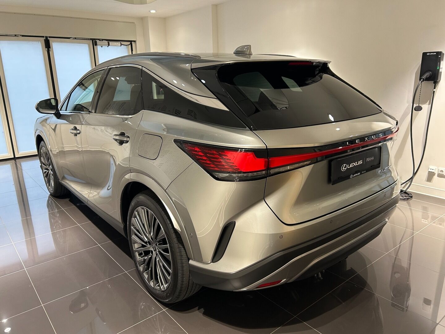 Lexus RX, 450h+ 2.5 PHEV LUXURY - fotka 4