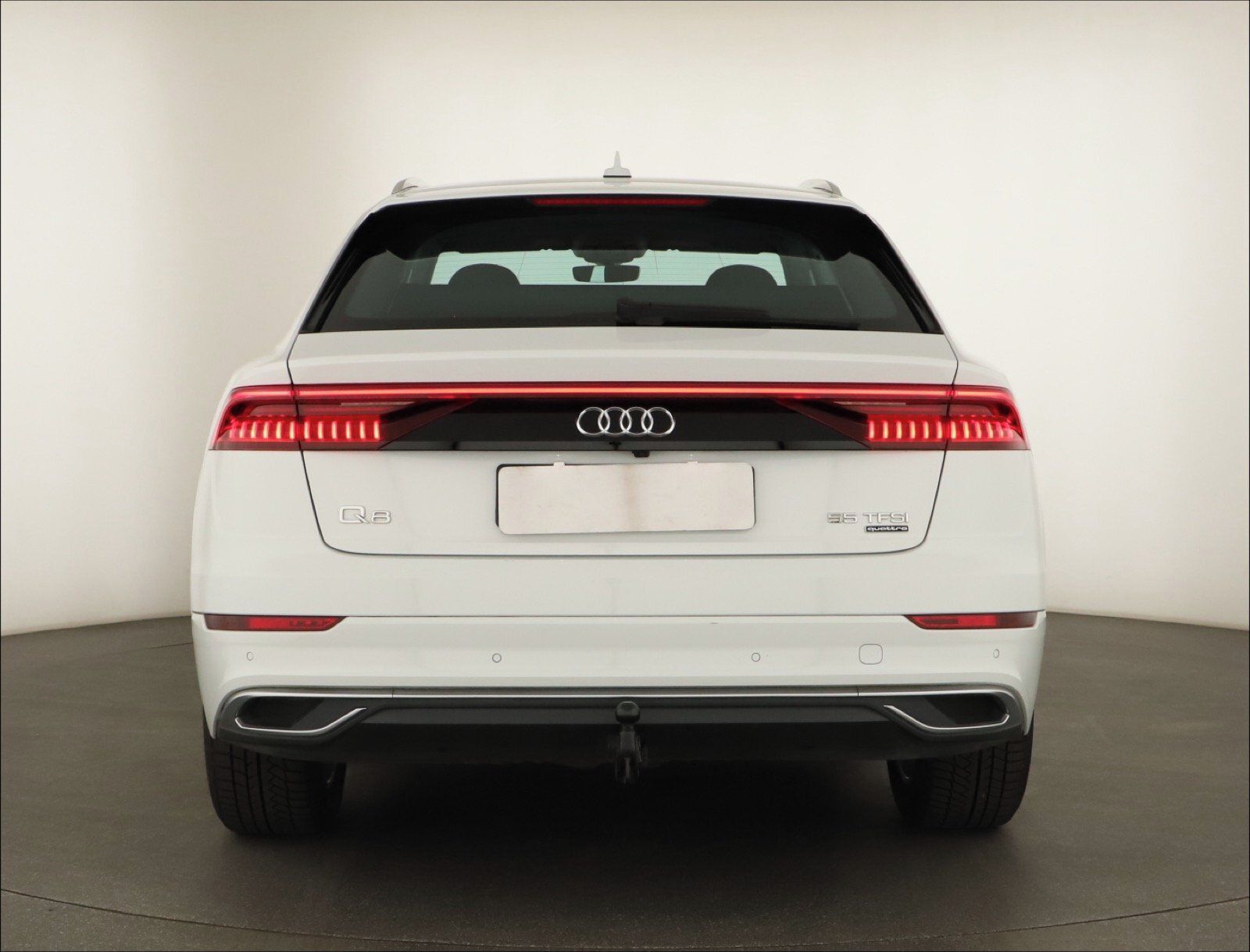 Audi Q8, 55 TFSI, ČR, Panorama, Kůže - fotka 4