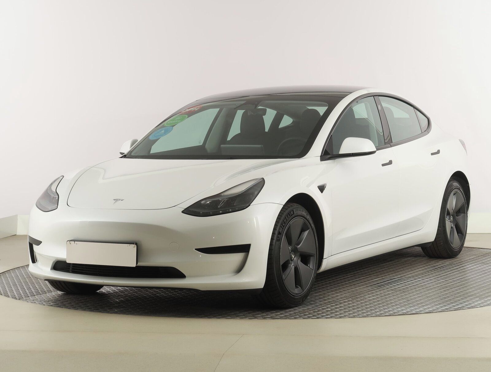Tesla Model 3, Standard Range 60kWh, SoH 95% - fotka 2