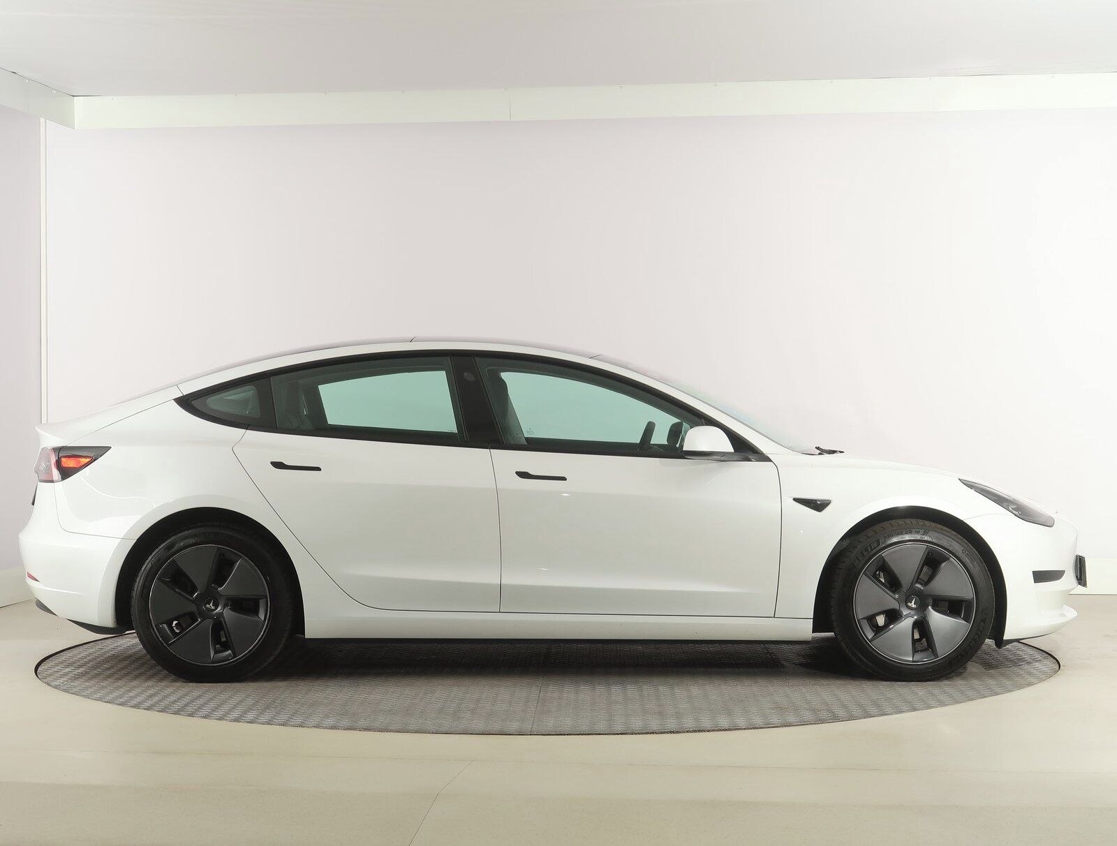 Tesla Model 3, Standard Range 60kWh, SoH 95% - fotka 6