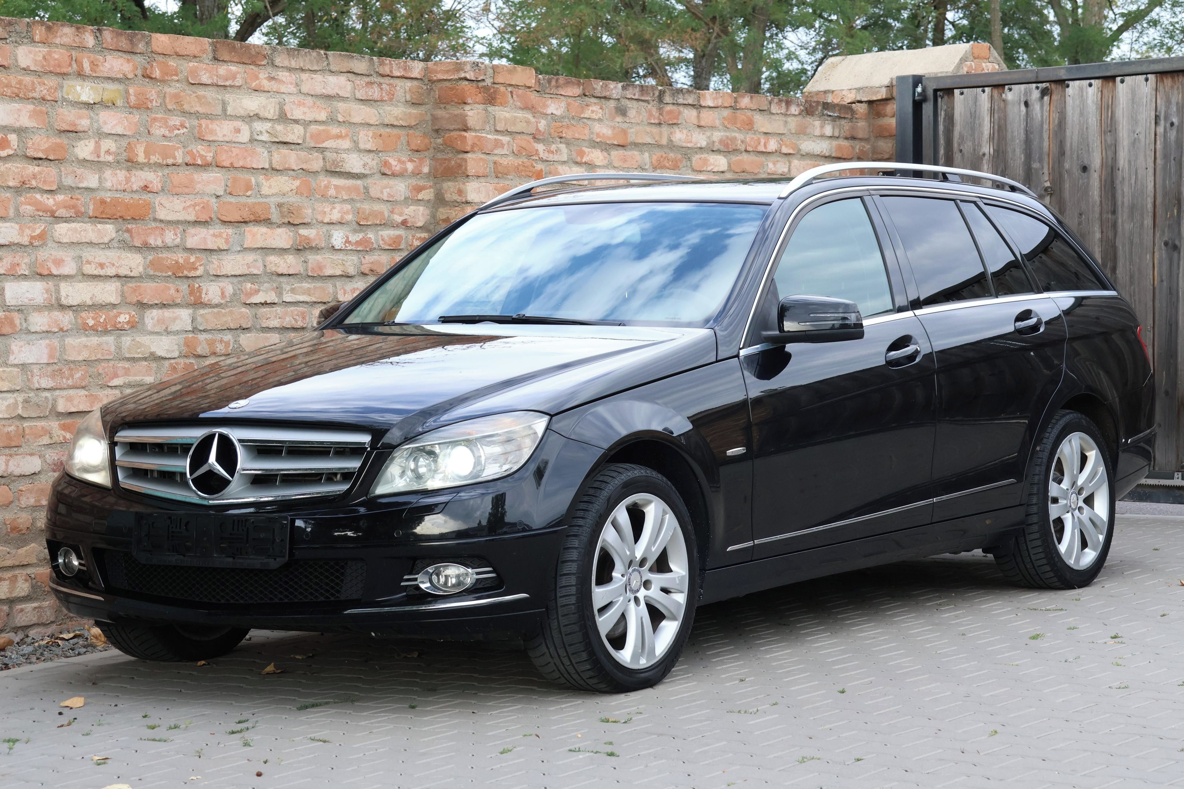 Mercedes-Benz Třídy C, 320CDI 165kW 4MATIC PR. SERVIS