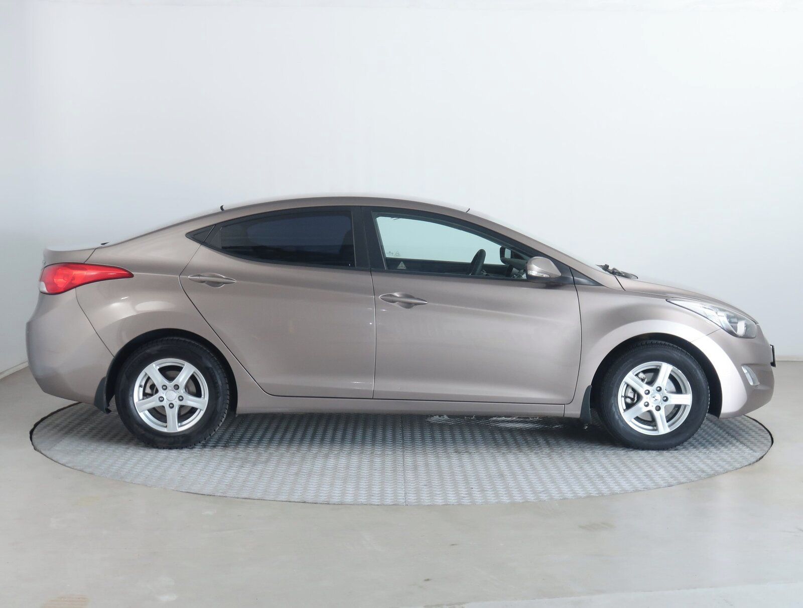 Hyundai Elantra, 1.6, Serv.kniha - fotka 6