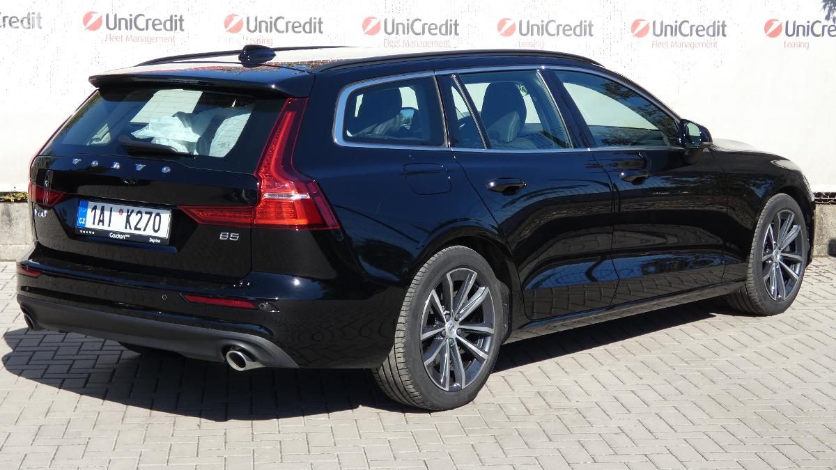 Volvo V60, B5 AWD Momentum Pro - fotka 3