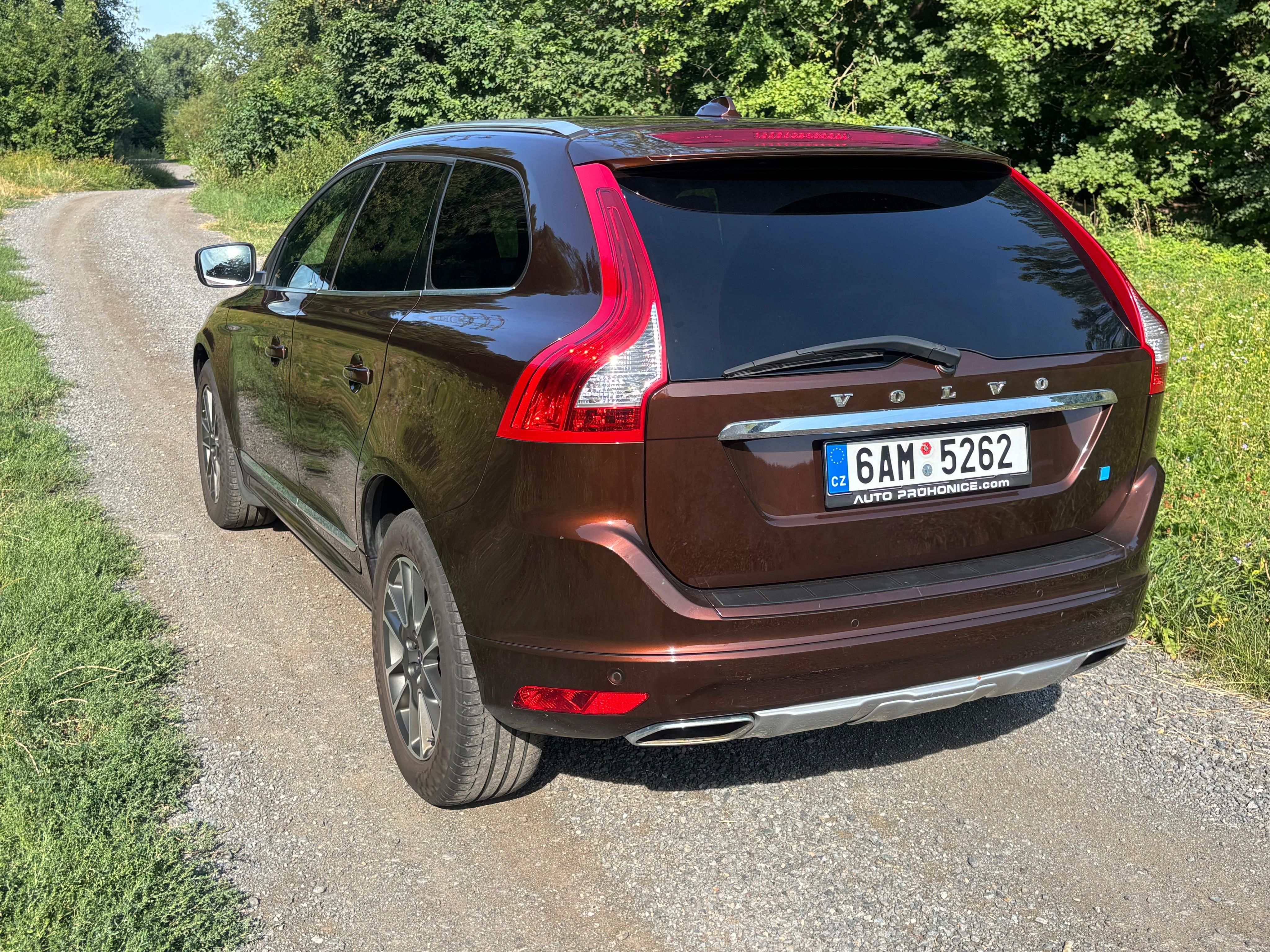 Volvo XC60, D5 AWD SUMMUM - fotka 2