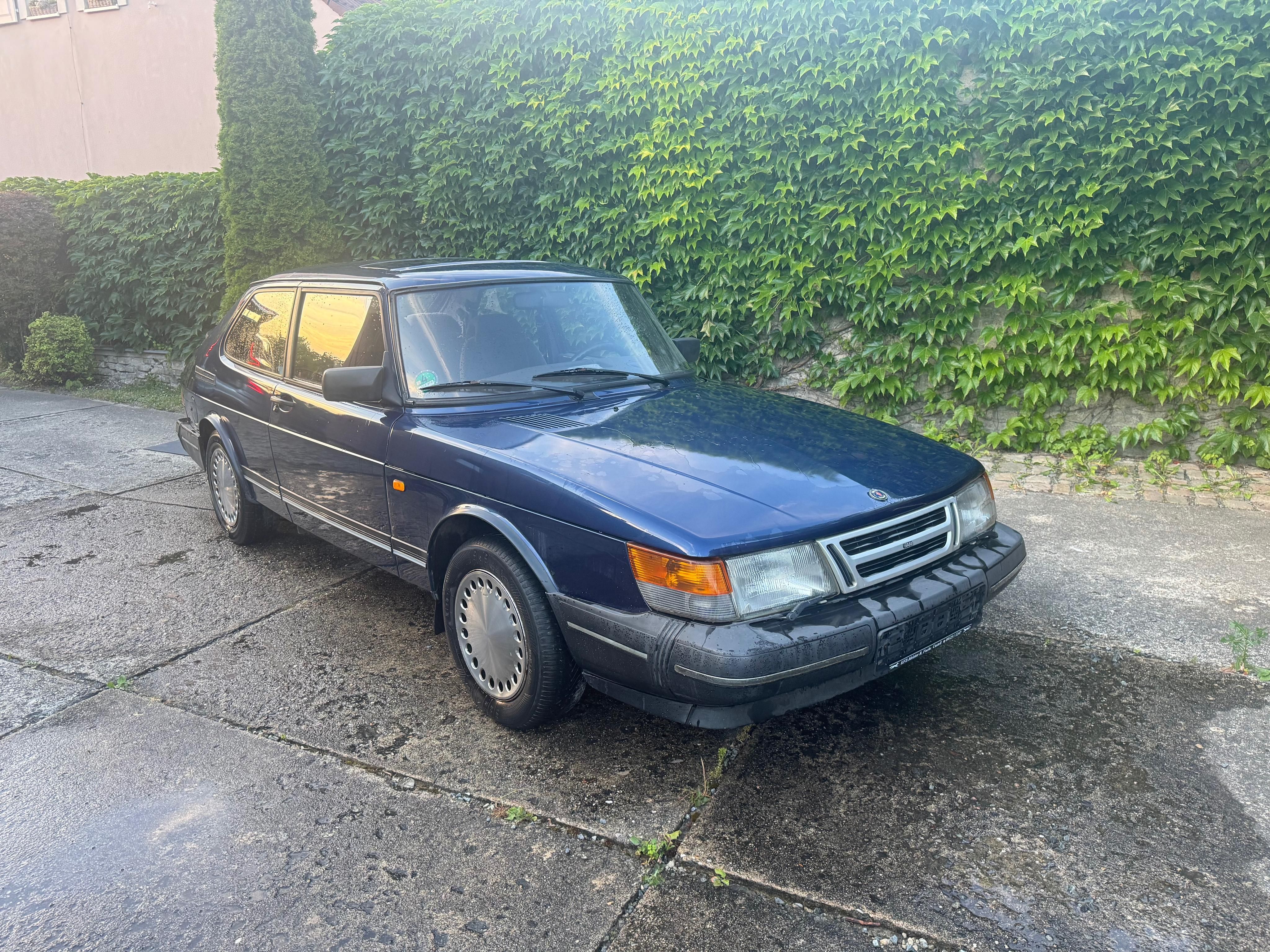 Saab 900