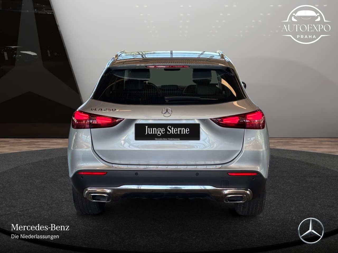 Mercedes-Benz GLA, 250e*PANORAMA*KŮŽE*360°KAMERA - fotka 5