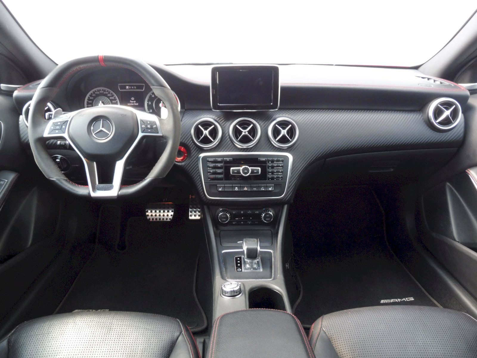 Mercedes-Benz Třídy A, A45 AMG 2,0 265kW 4MATIC Perfo - fotka 5