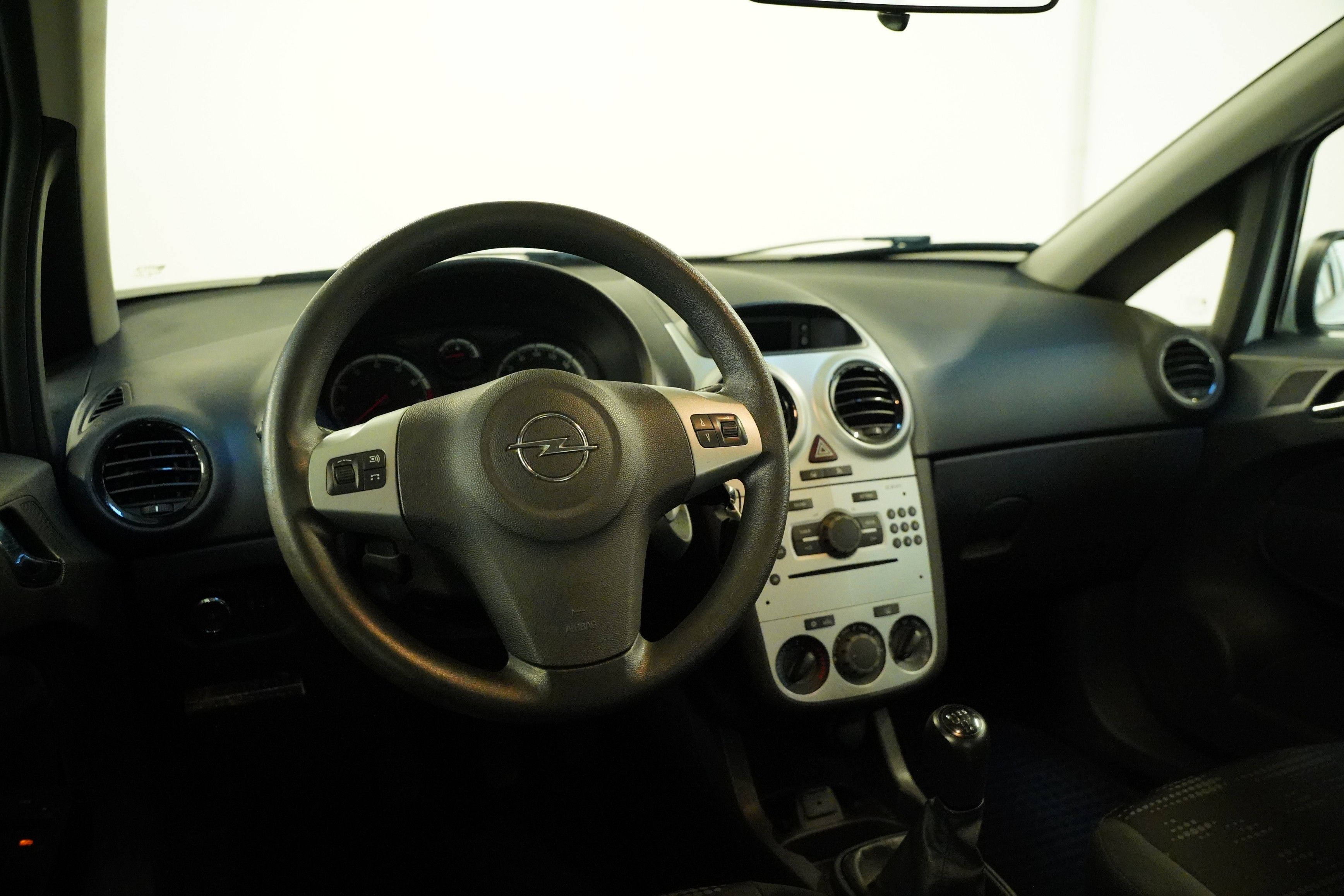 Opel Corsa, 1.2 63 kW - fotka 5