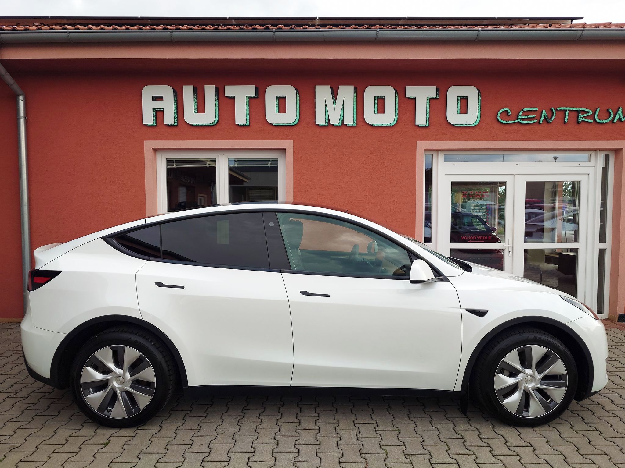 Tesla Model Y, Long Range Dual Motor 378 kW S - fotka 6