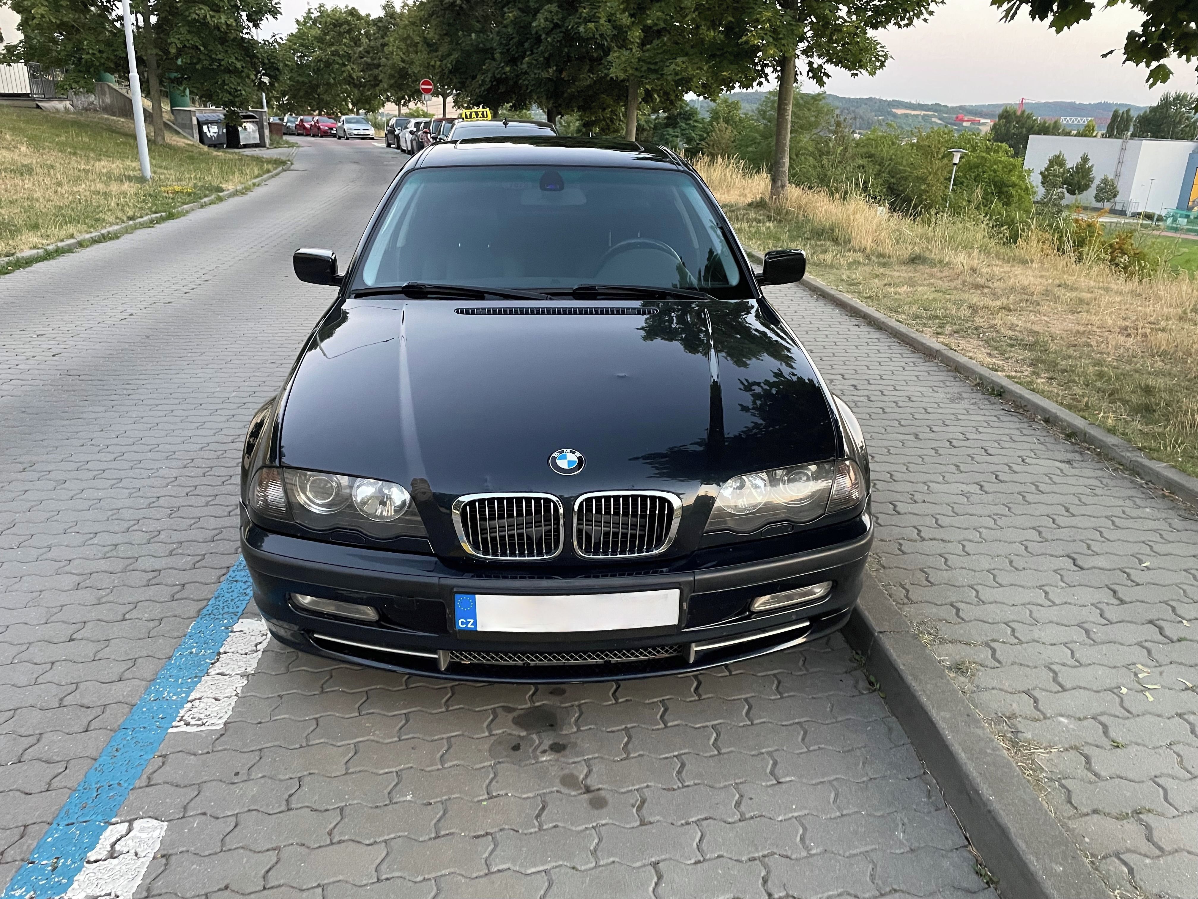 BMW Řada 3, 330i Individual, H&K, sp. kůže - fotka 2