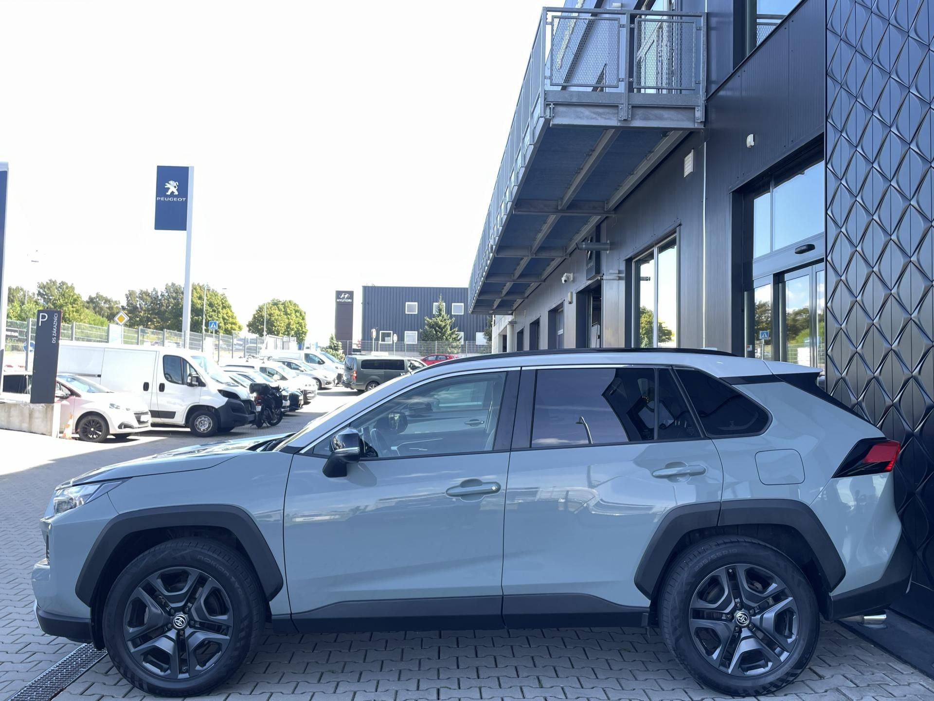 Toyota Rav4, ADVENTURE 4x4 2.5 Hyb. 163 kW - fotka 4