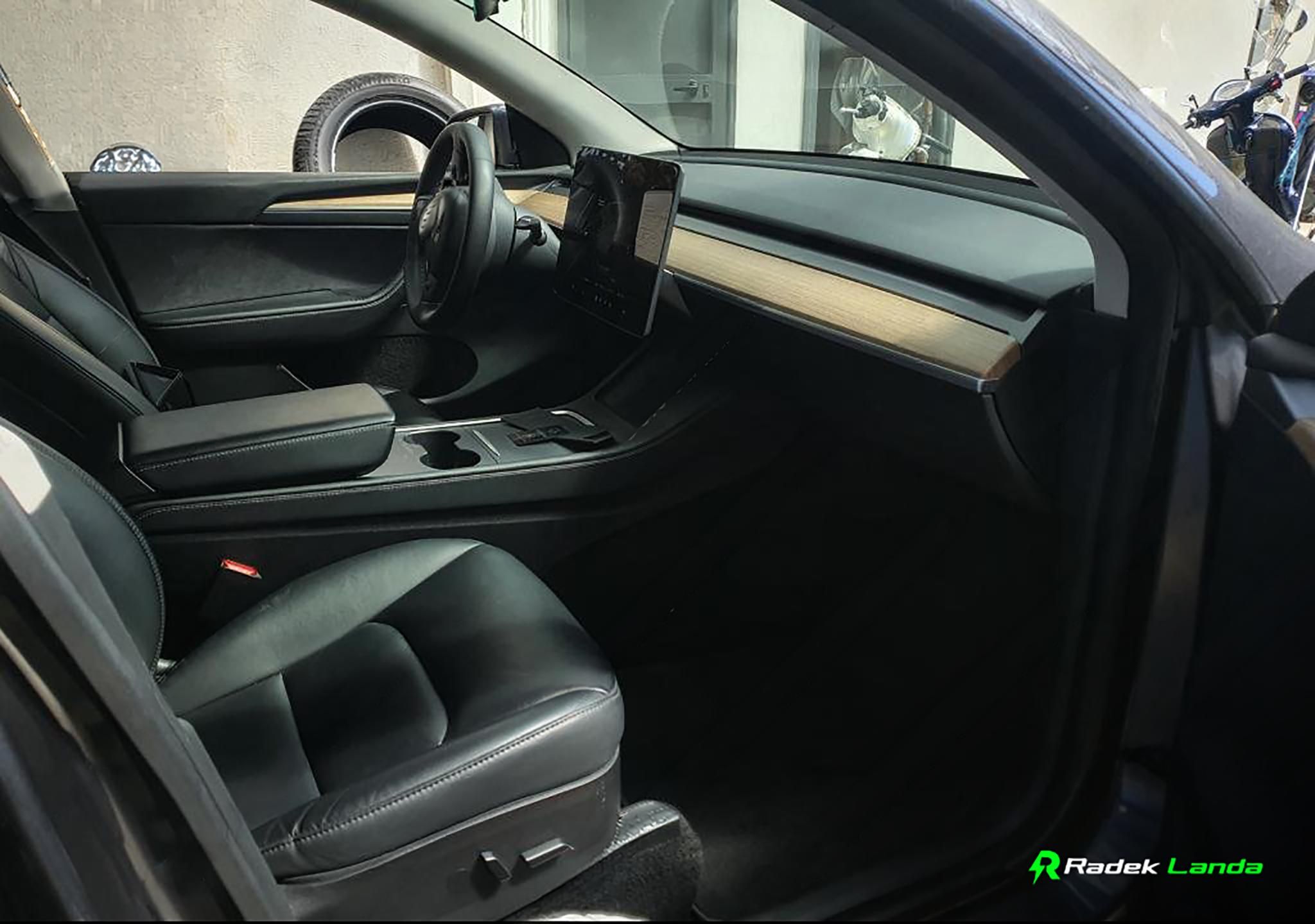 Tesla Model Y, Long Range 78 kWh - fotka 4