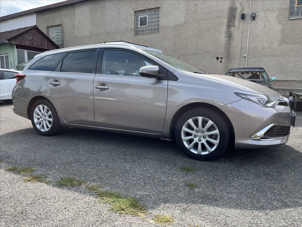 Toyota Auris, 1,8 i 73kW HYBRID EXECUTIVE - fotka 4