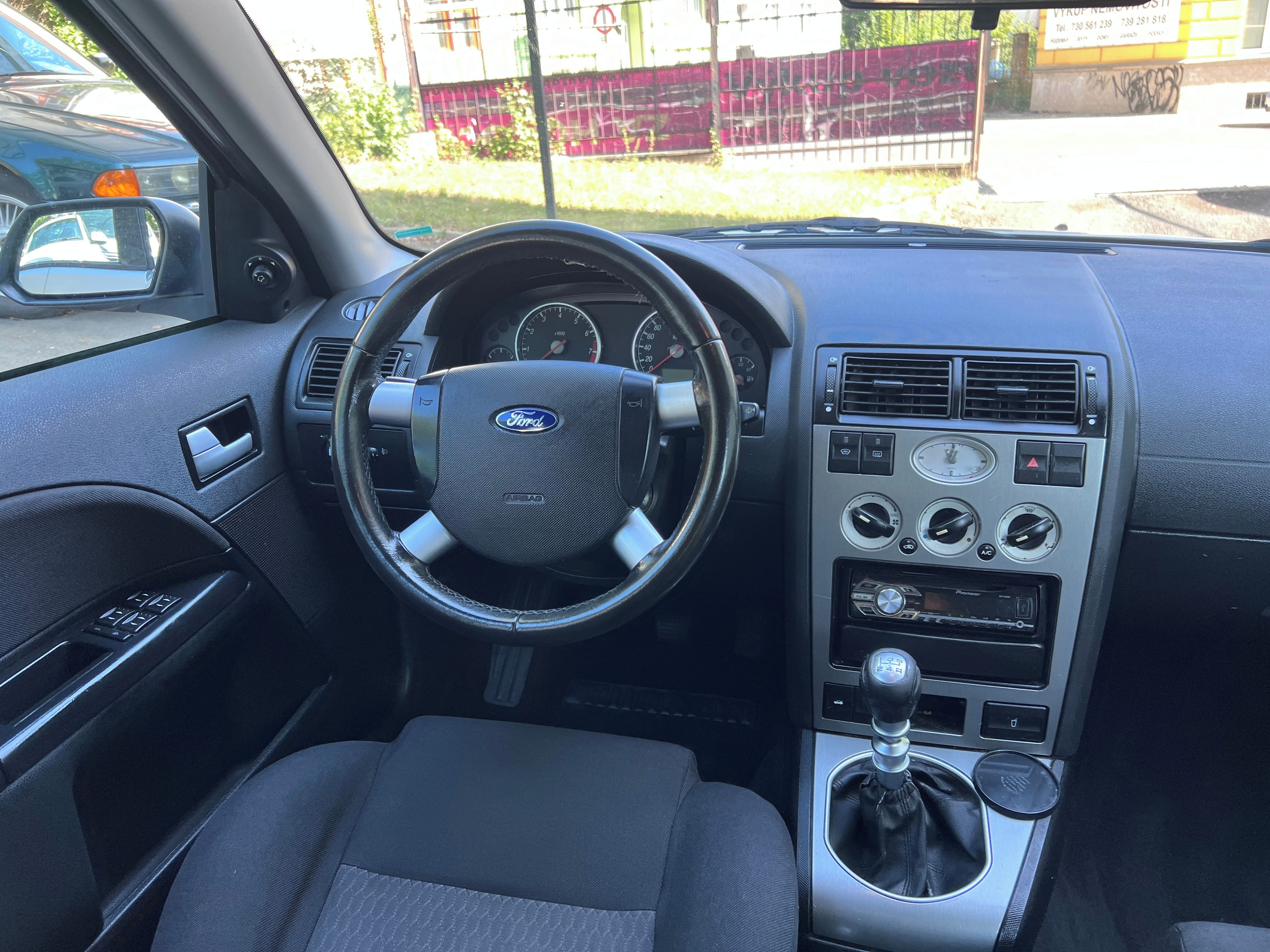 Ford Mondeo, 1,8i, 92 Kw - fotka 6