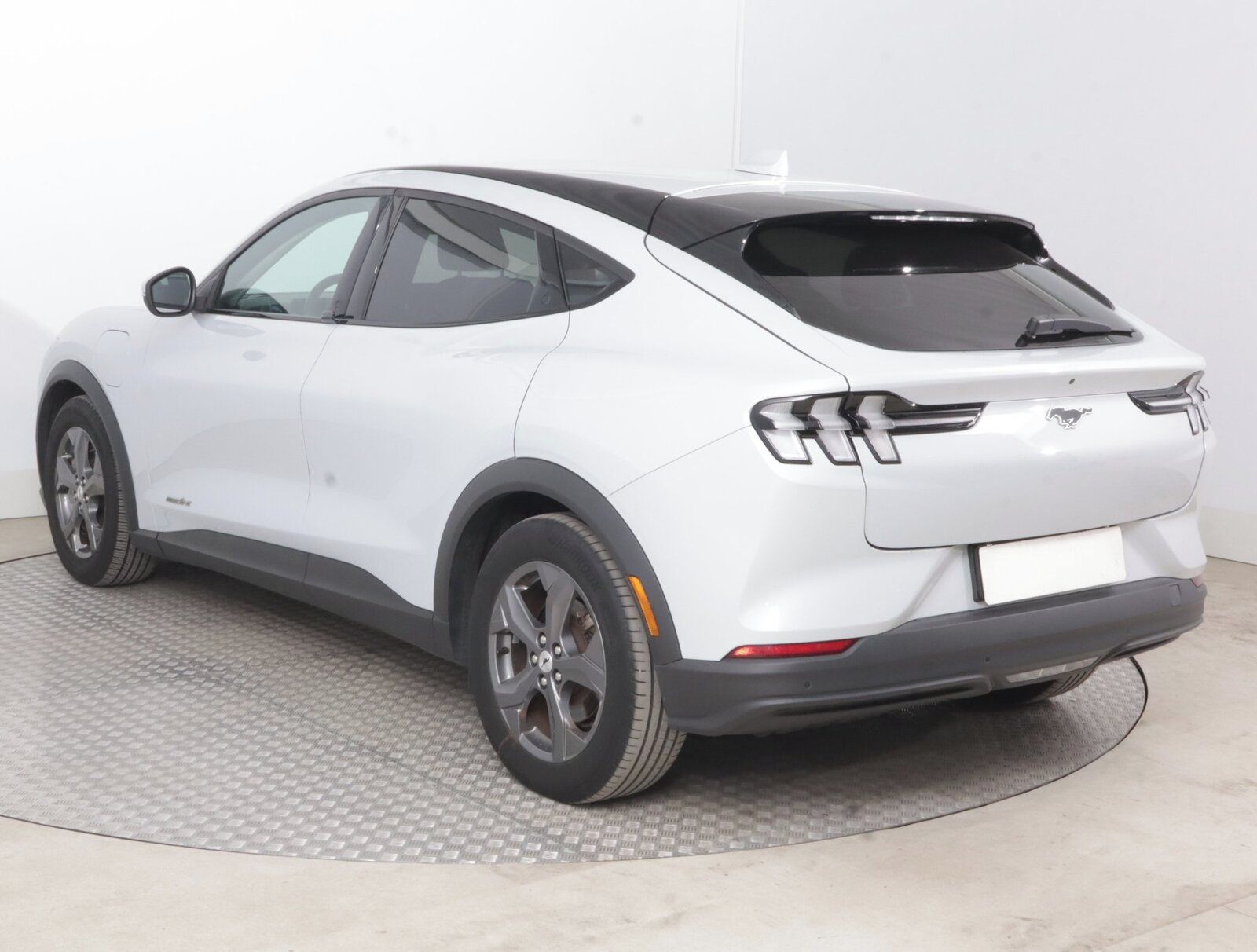 Ford Mustang Mach-E, Standard Range RWD, Automat - fotka 4