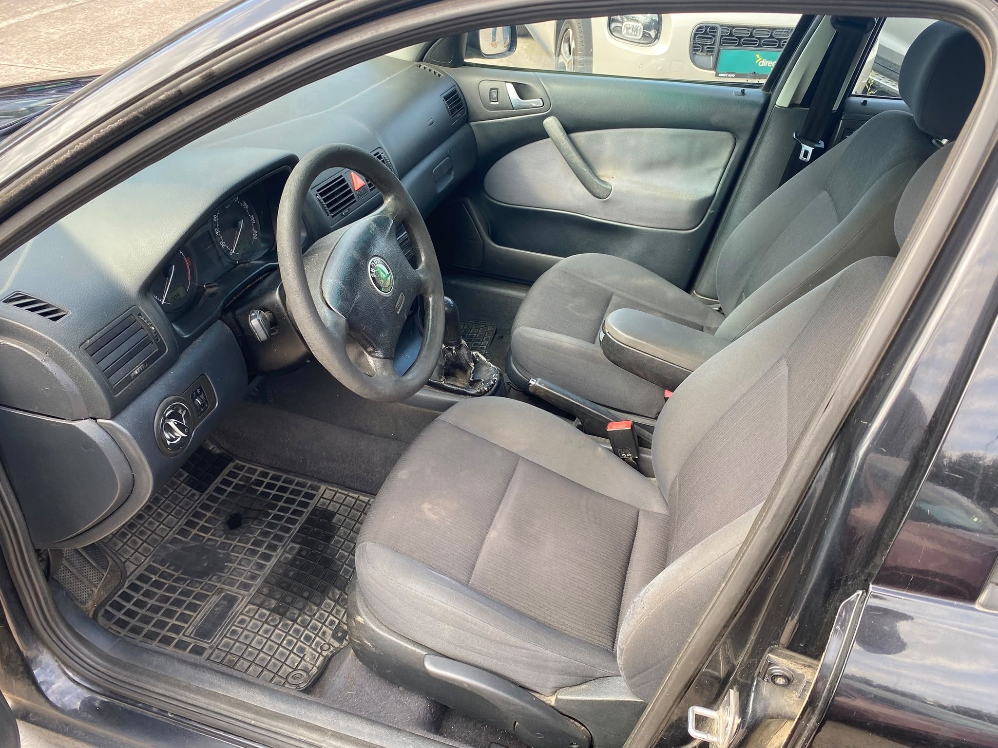 Škoda Octavia, 1.9TDI 66 KW Ambiente - fotka 6