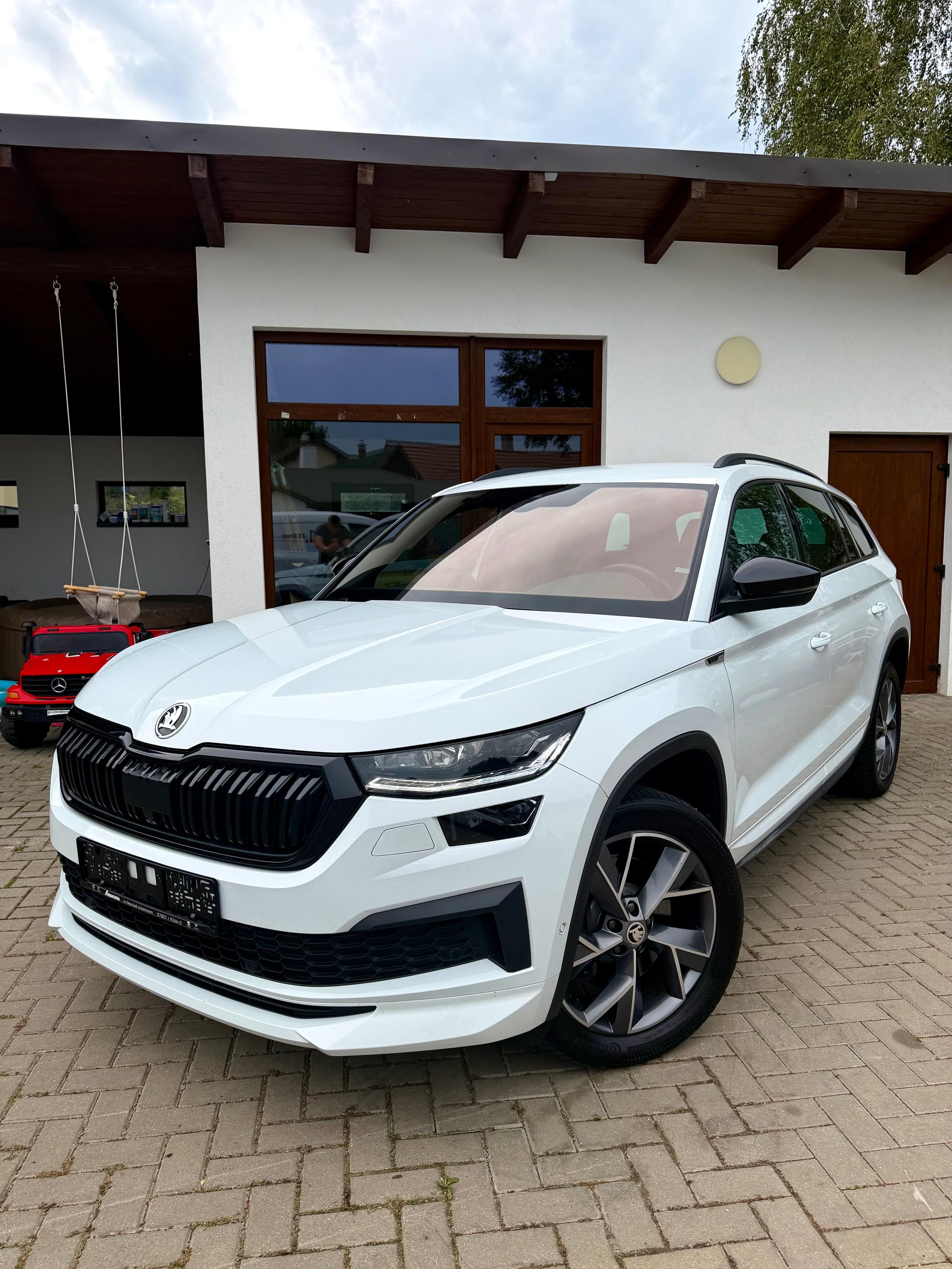 Škoda Kodiaq, SPORTLINE 4x4 NEZ. TOP. DCC - fotka 3