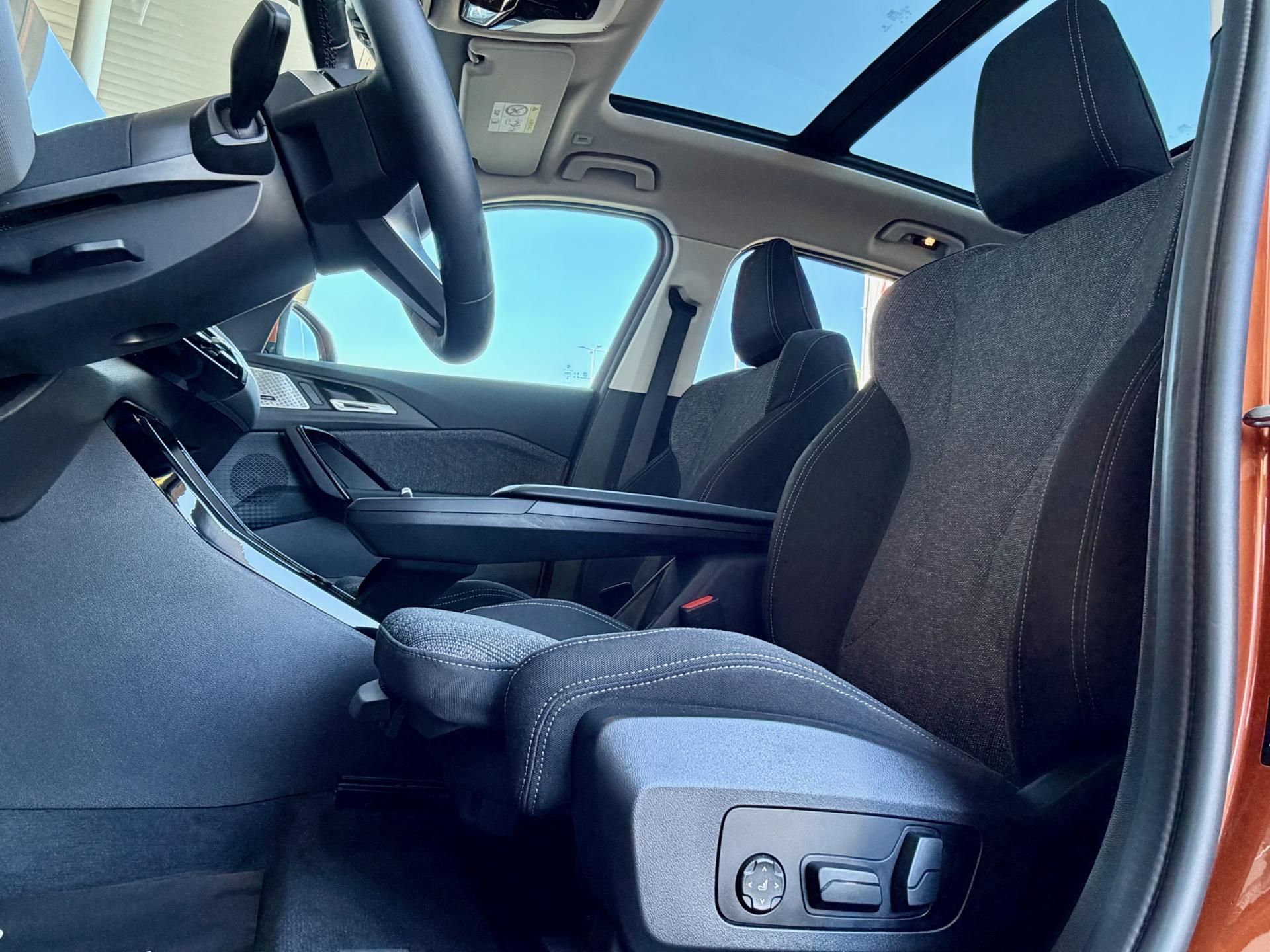 BMW X1, xDrive 20d HUD PANO Ad.LED Taž - fotka 2