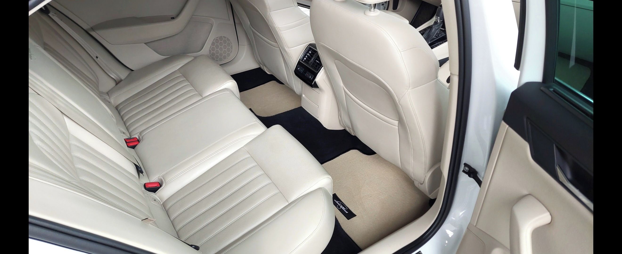 Škoda Superb, 2.0 Tdi - fotka 6