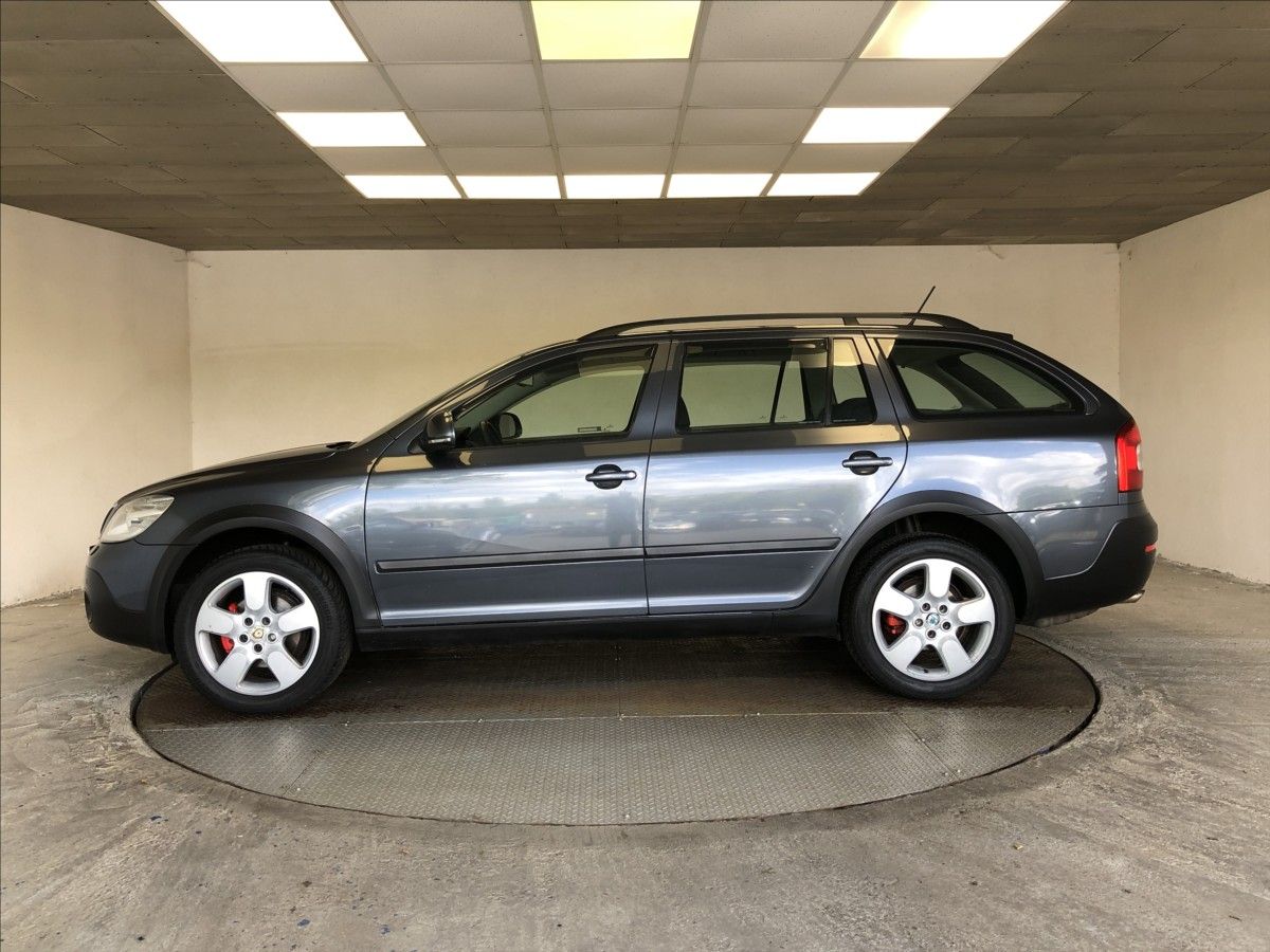 Škoda Octavia, 2,0 TDI  scout - fotka 4
