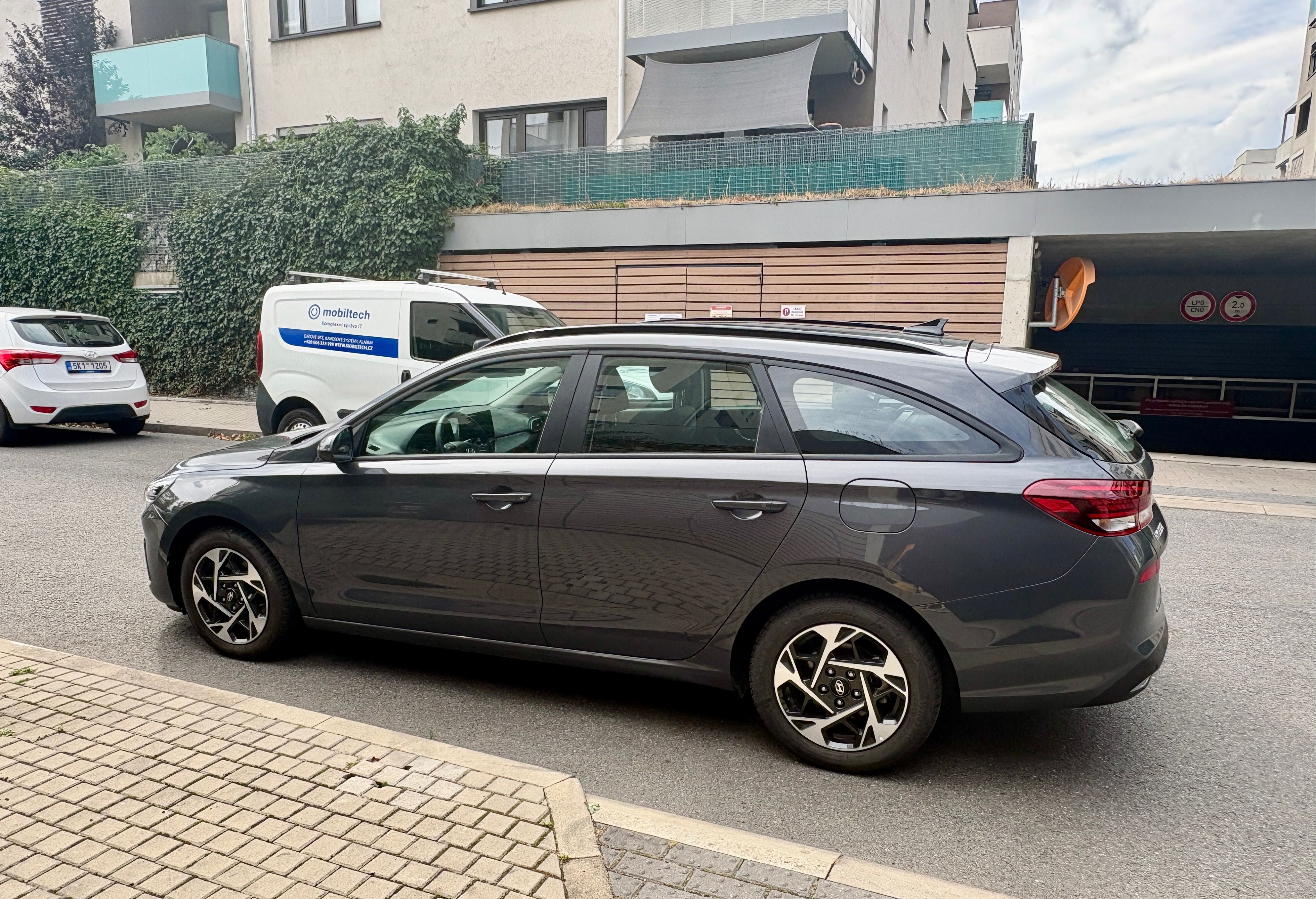 Hyundai i30, 1.5 T-GDI 103KW - fotka 6