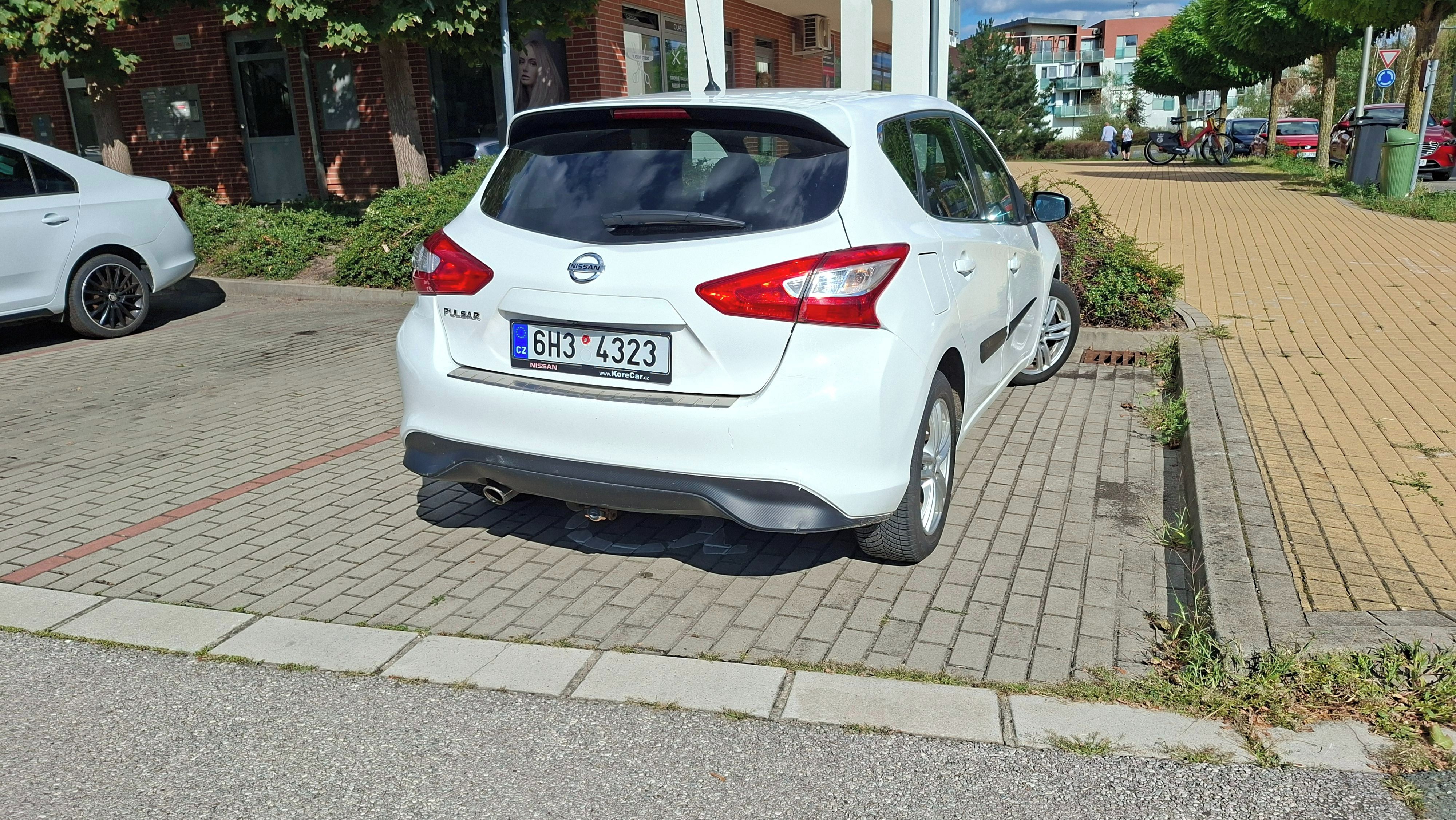 Nissan Pulsar, Nissan Pulsar 1.6 l  Tekna - fotka 5