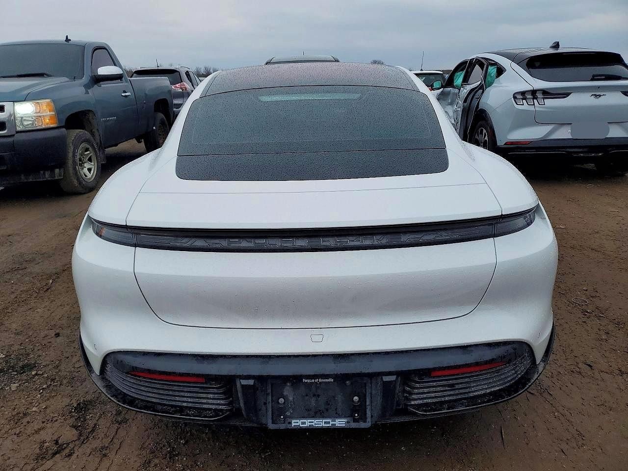 Porsche Taycan, Auto na cestě - fotka 6