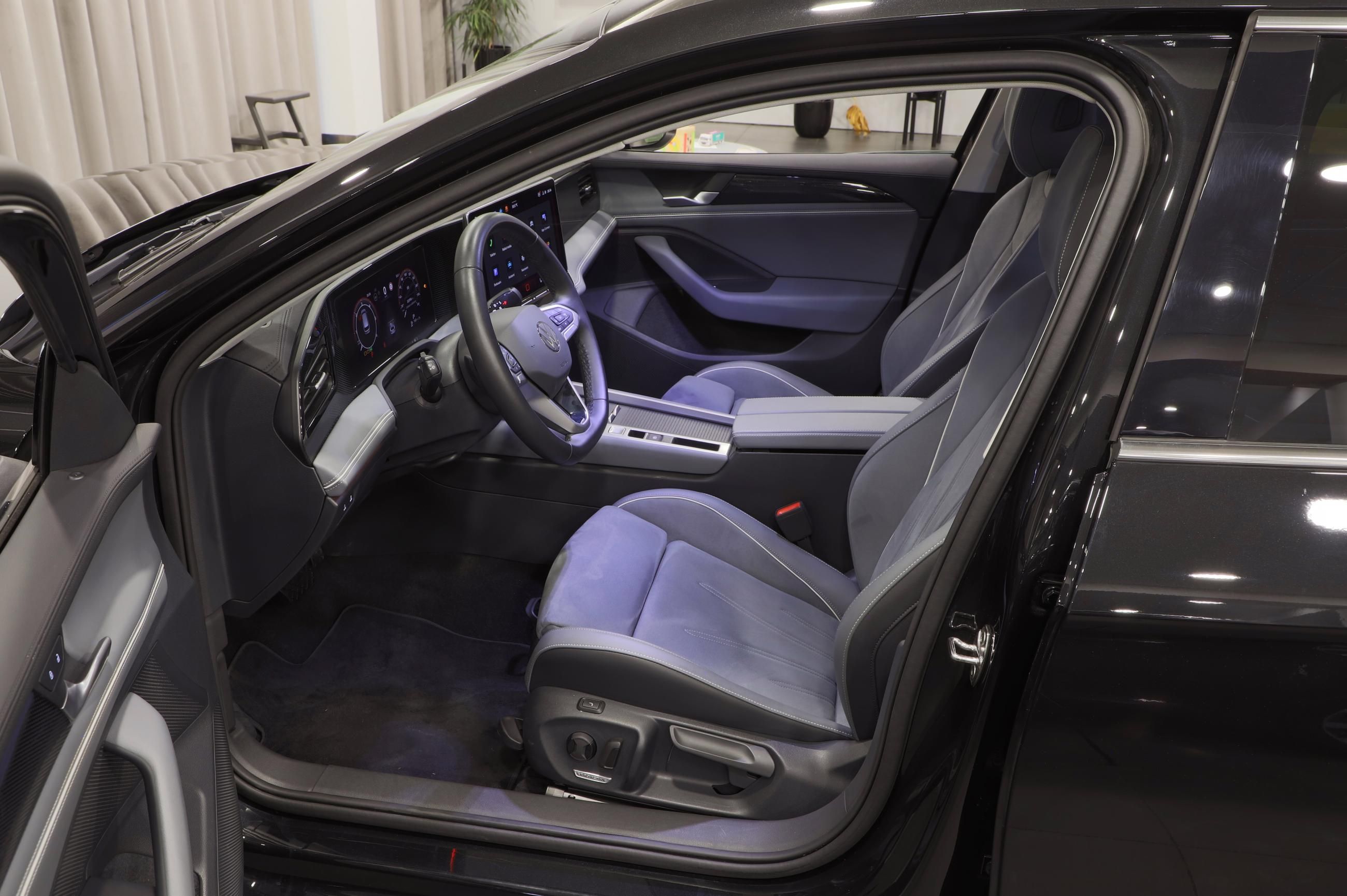 Volkswagen Passat Variant, 2.0 TDI 110kW DSG / Tažné - fotka 5