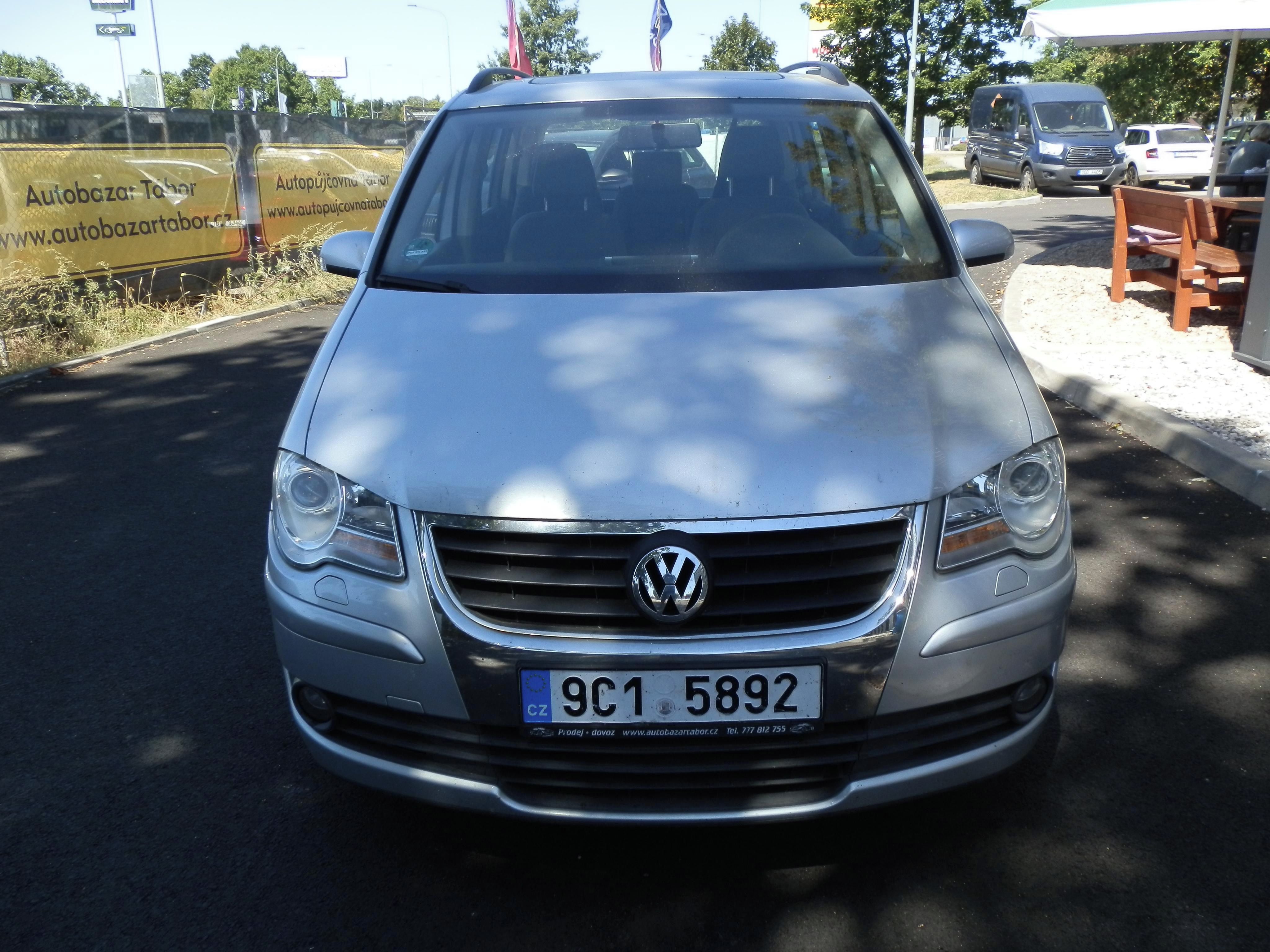 Volkswagen Touran, 1,4i - fotka 2