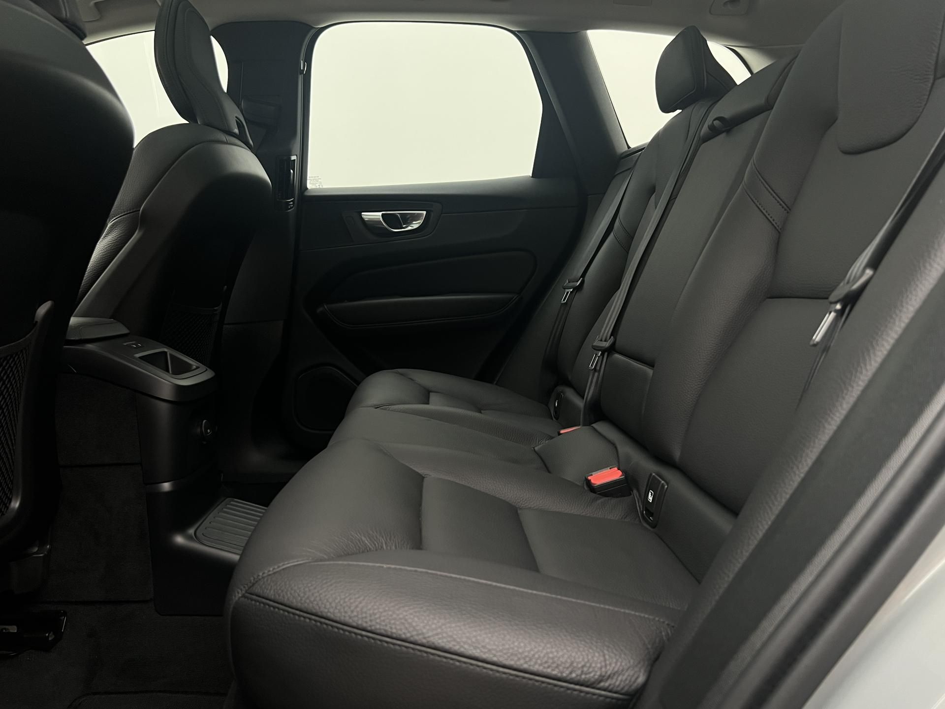 Volvo XC60, T8 AWD ULTRA DARK AUT CZ - fotka 6