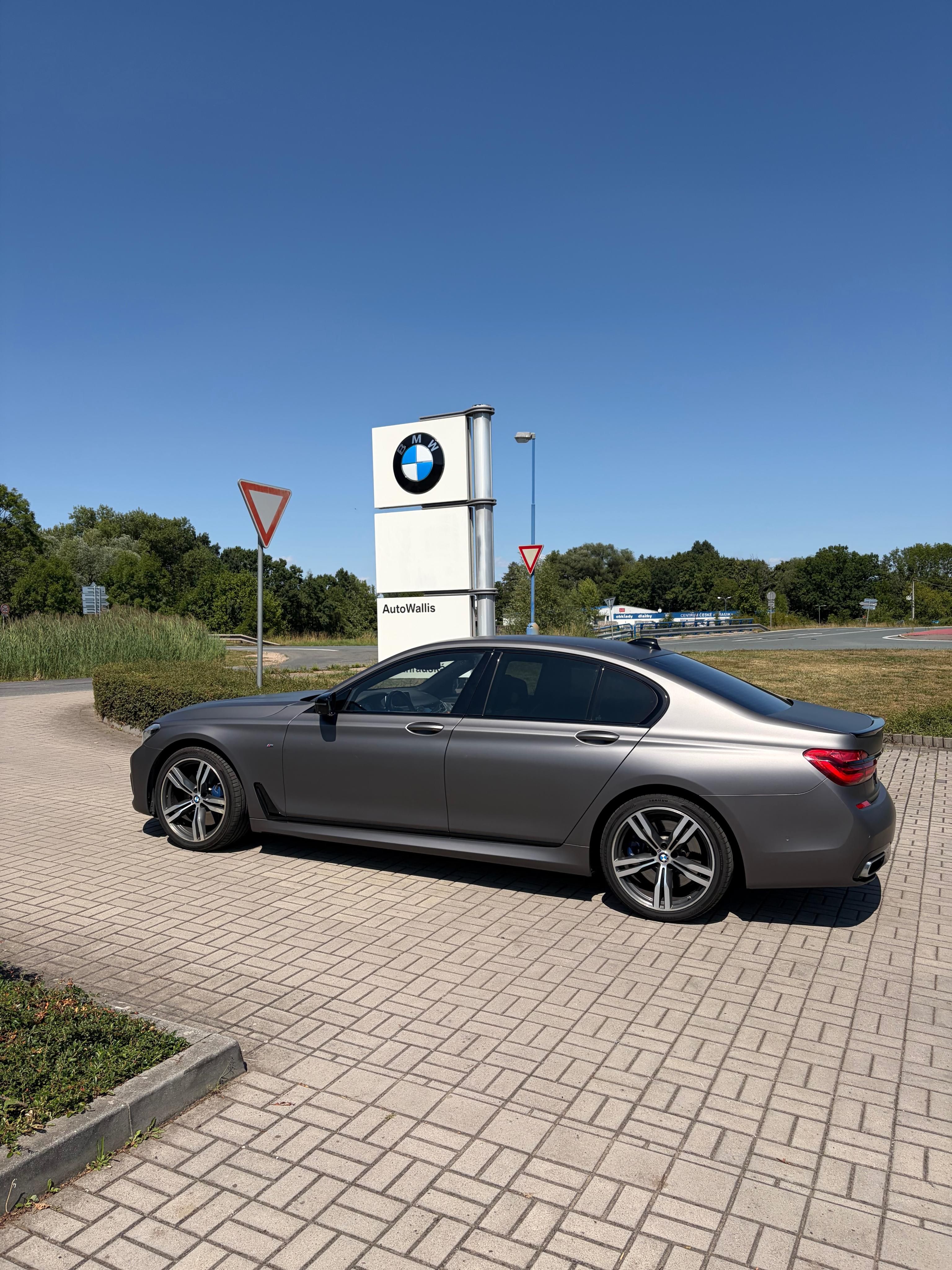 BMW Řada 7, BMW 750i xDrive M Sport - fotka 4