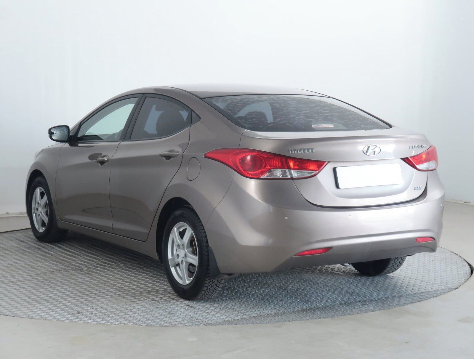 Hyundai Elantra, 1.6, Serv.kniha - fotka 4