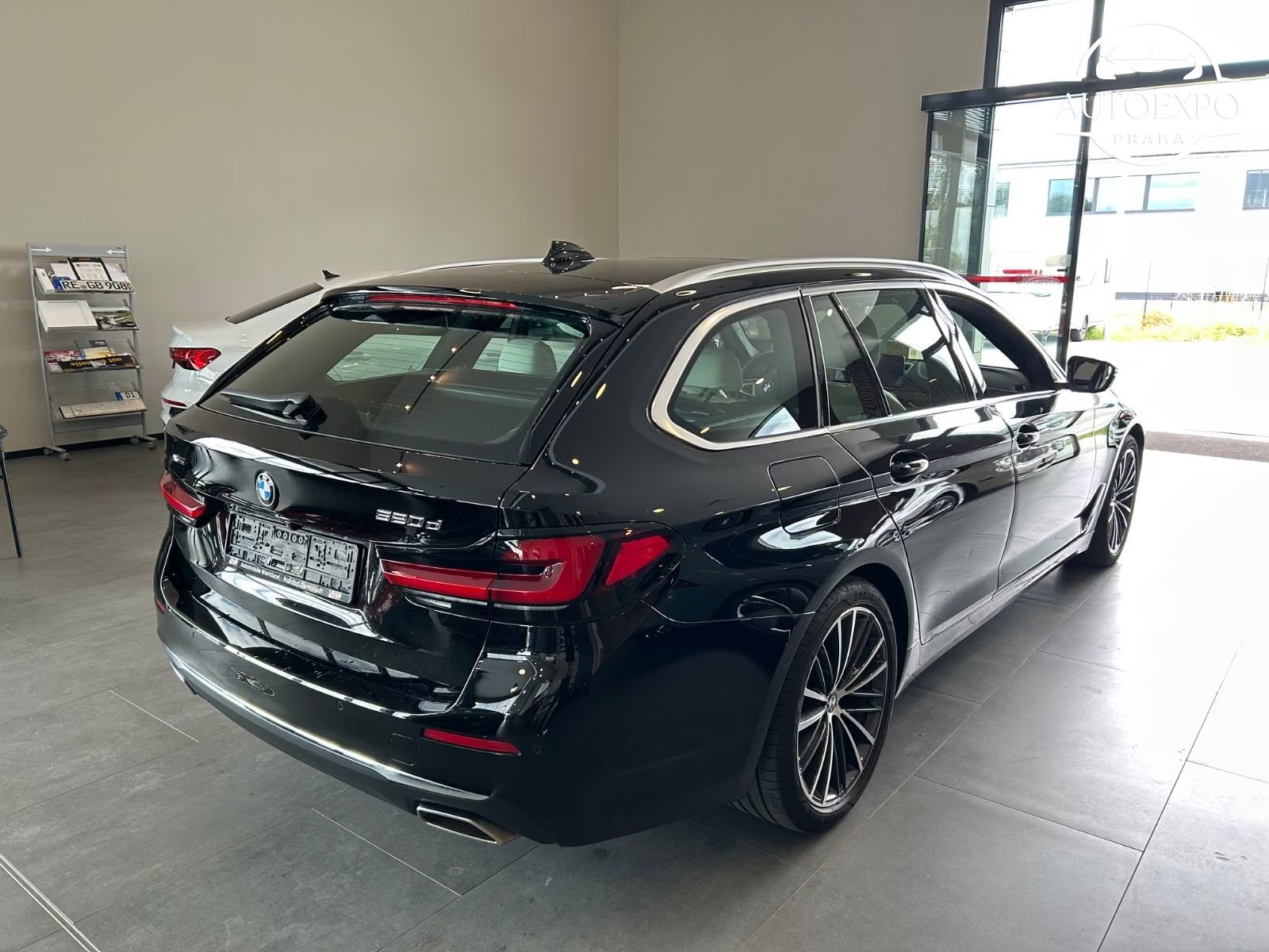 BMW Řada 5, 520d xDrive*PANORAMA - fotka 6