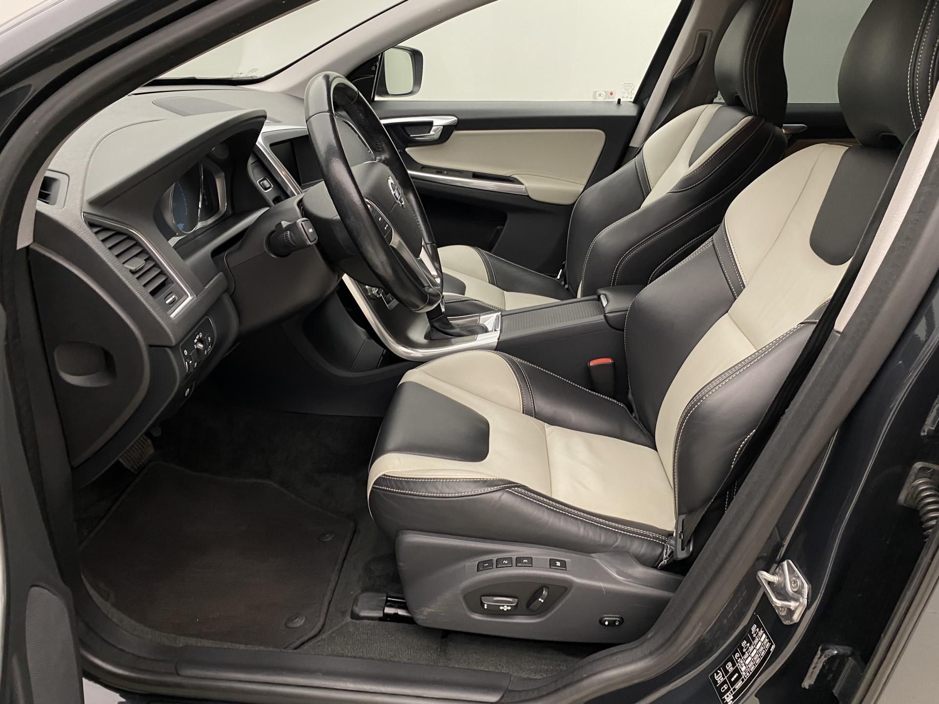 Volvo XC60, D5 AWD SUMMUM AUT - fotka 3