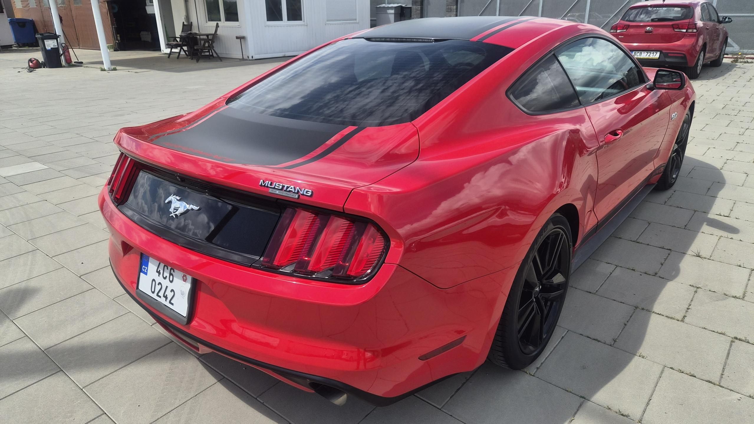 Ford Mustang, 2.3T  50 Years Edition 233kw - fotka 6