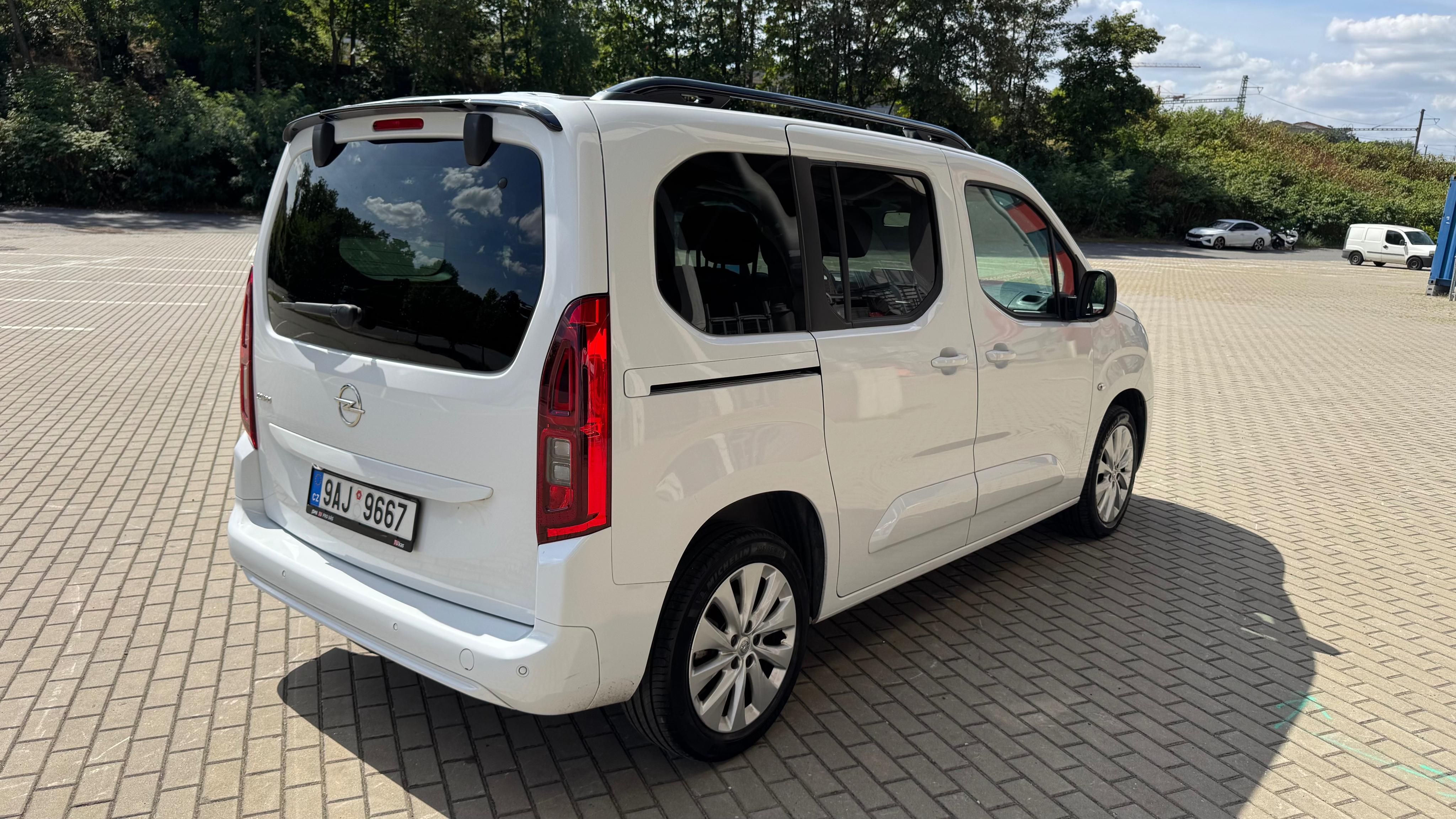 Opel Combo, 1,5 CDTI 96kW Life Edition ČR - fotka 5
