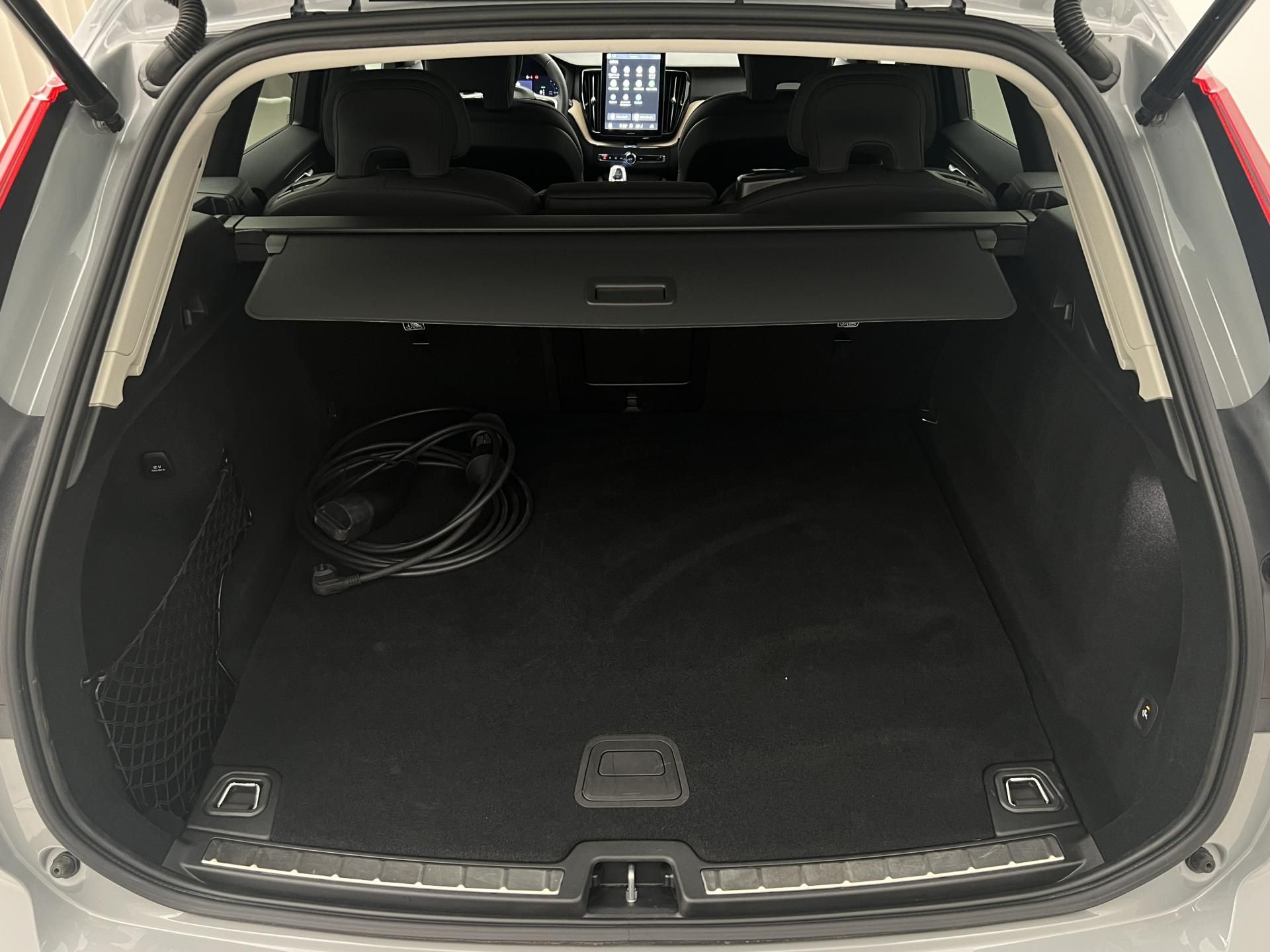 Volvo XC60, T6 AWD DARK PLUS AUT - fotka 5