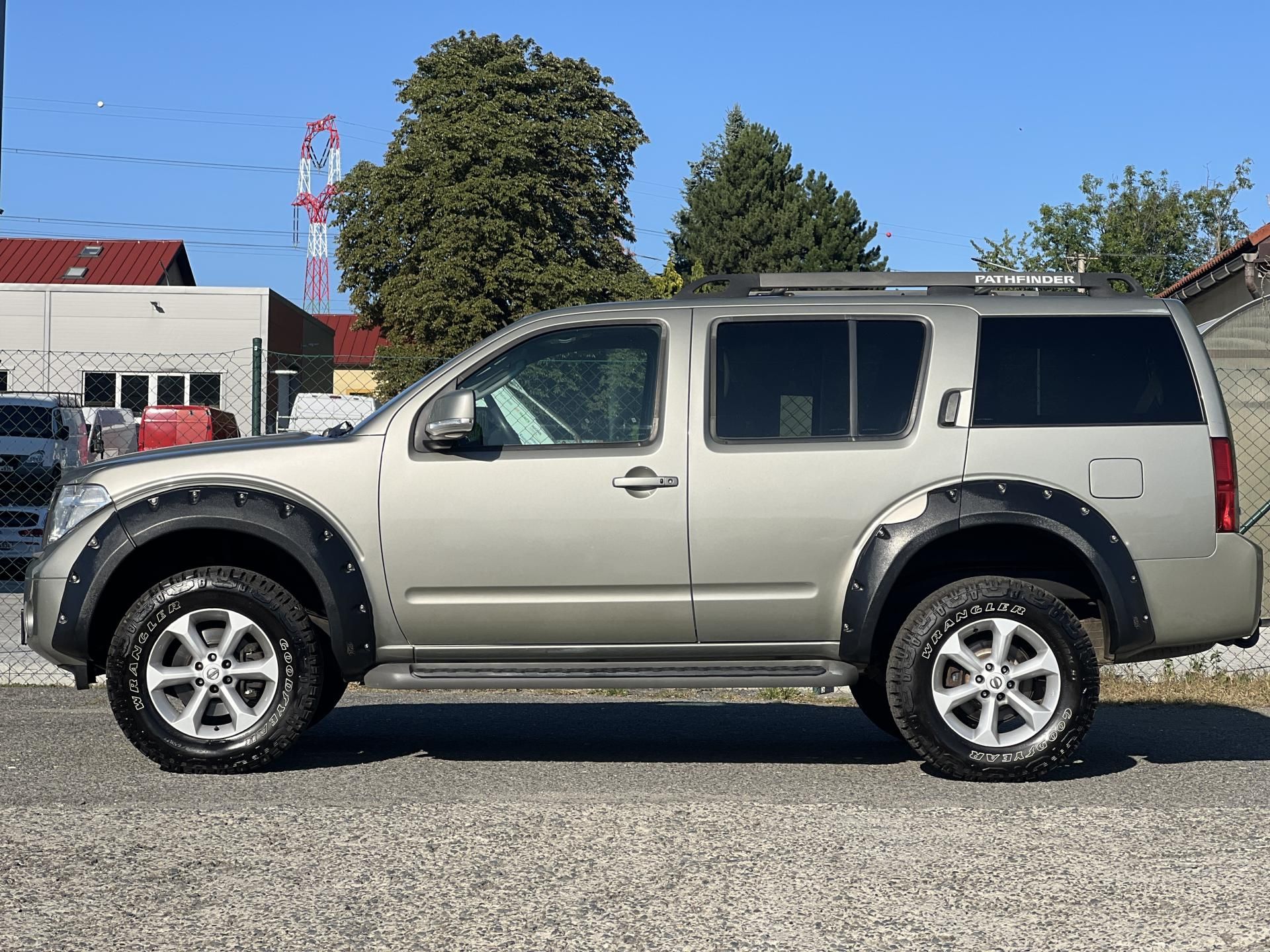 Nissan Pathfinder, 2.5DCi 4x4 AUTOMAT 7MÍST - fotka 4