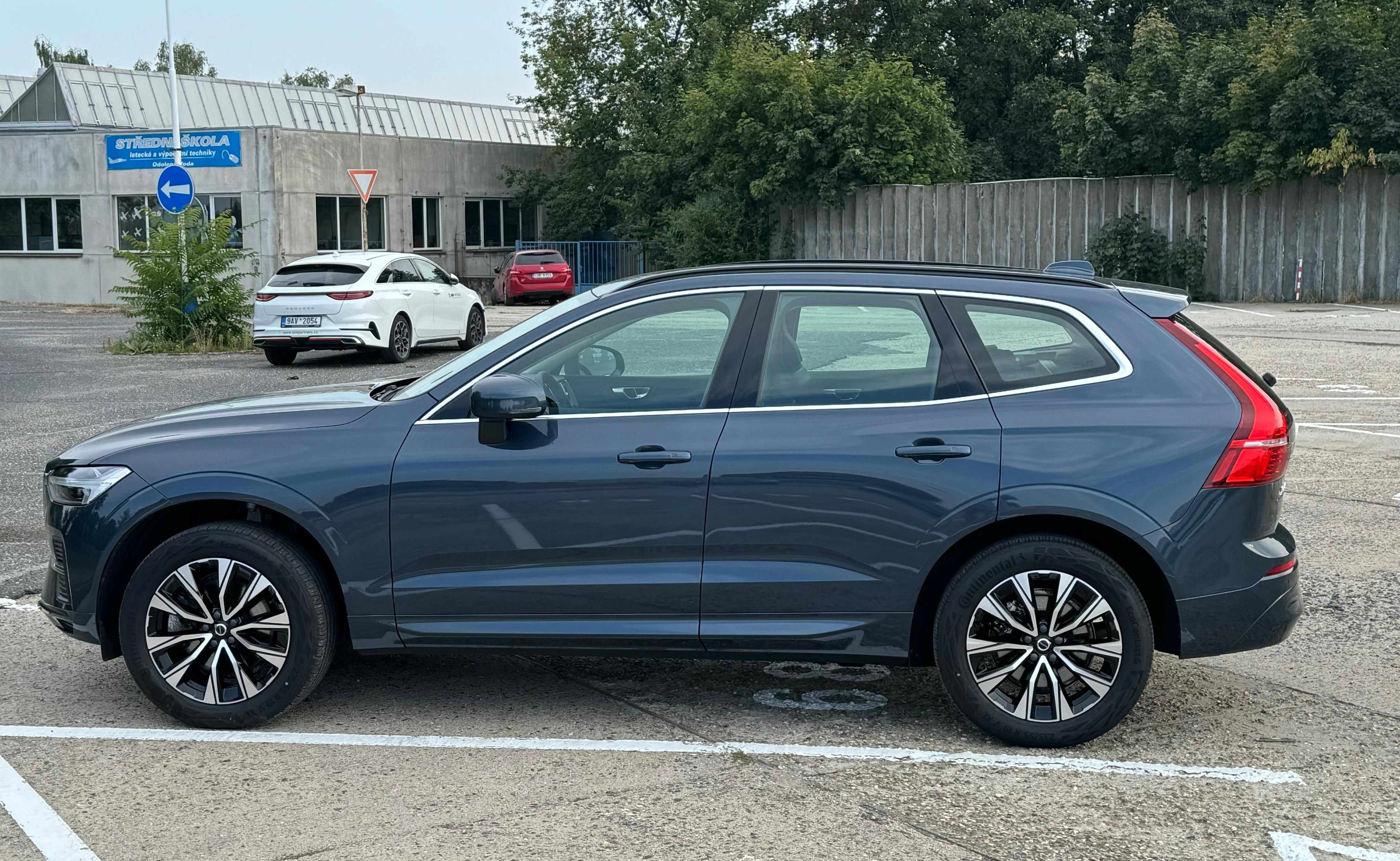 Volvo XC60, B4 FWD CORE - fotka 2