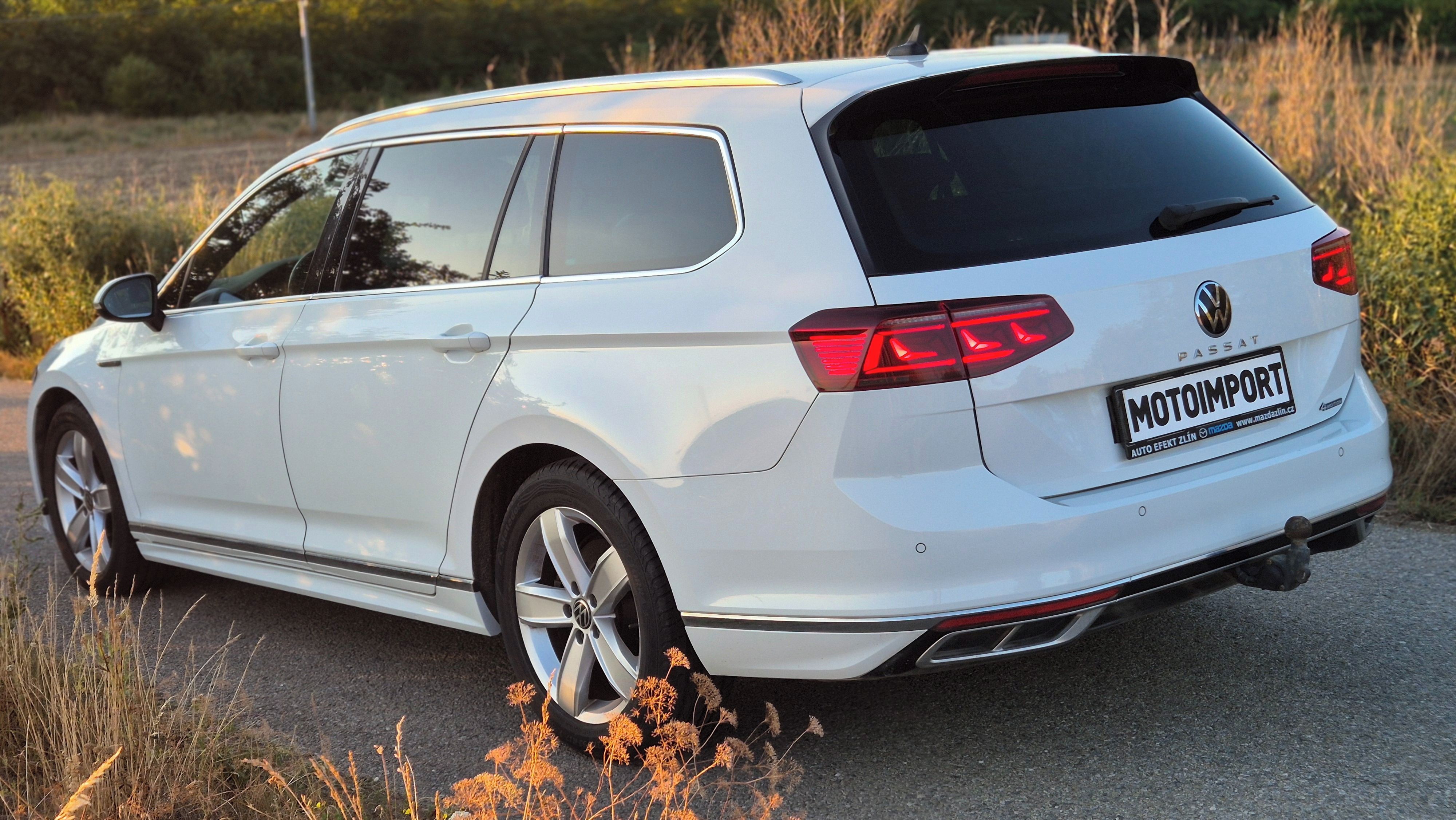 Volkswagen Passat, 2.0 TDI 147 kw R-Line, Matrix - fotka 4