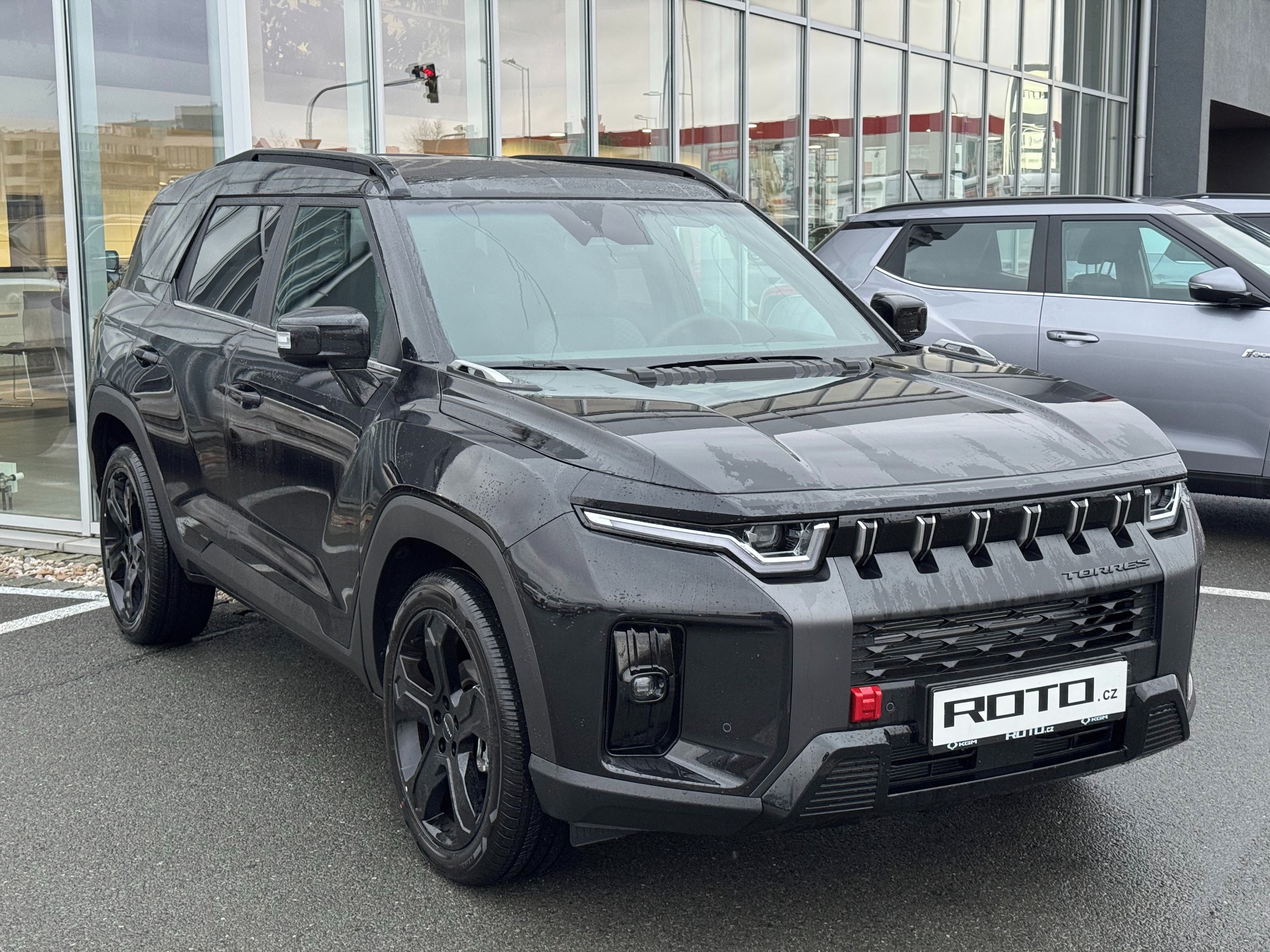 KGM Torres, Hybrid;BLACK PAKET; PŘEDVÁDĚCÍ