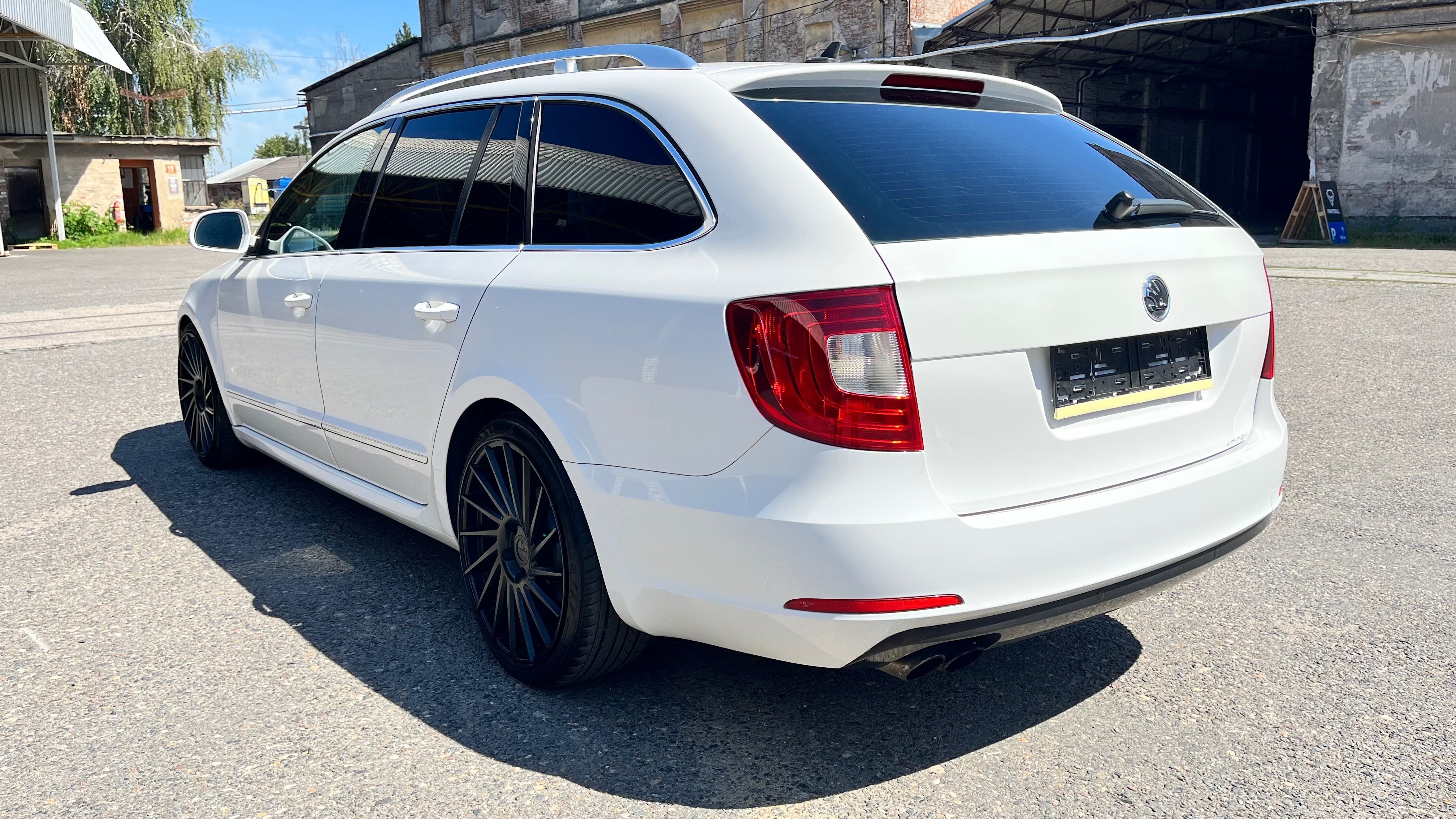 Škoda Superb, Škoda Superb Combi TDI - fotka 3