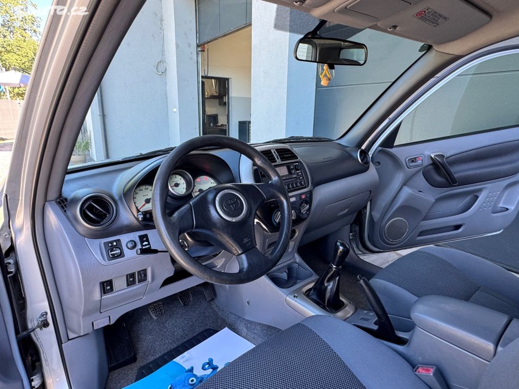 Toyota RAV4 2.0 D-4D 116 ch 4x4 • 3 portes • Boîte manuelle • Clim