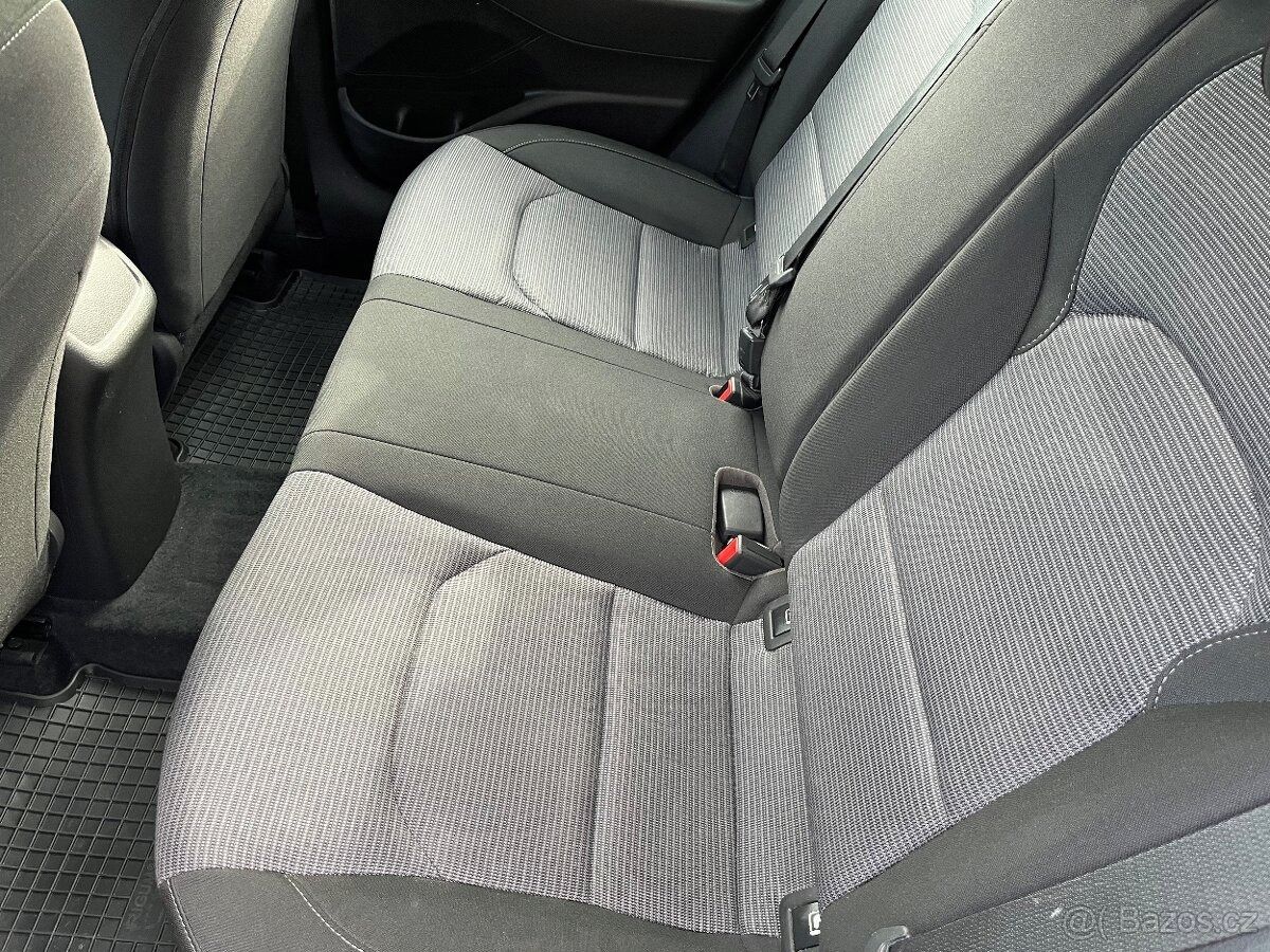 Hyundai i30, Prodám Hyundai i30 1.5 DPI 81k - fotka 6
