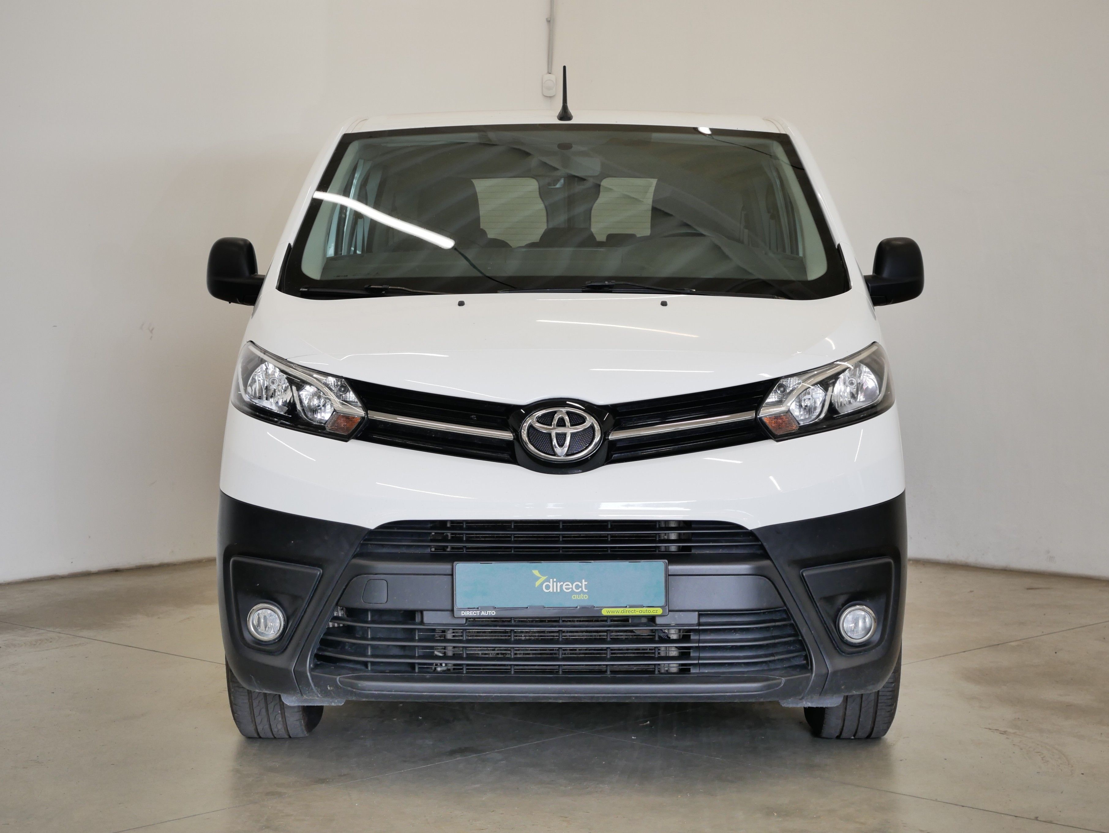 Toyota Proace, 1.5D 88 kW 8 míst - fotka 4