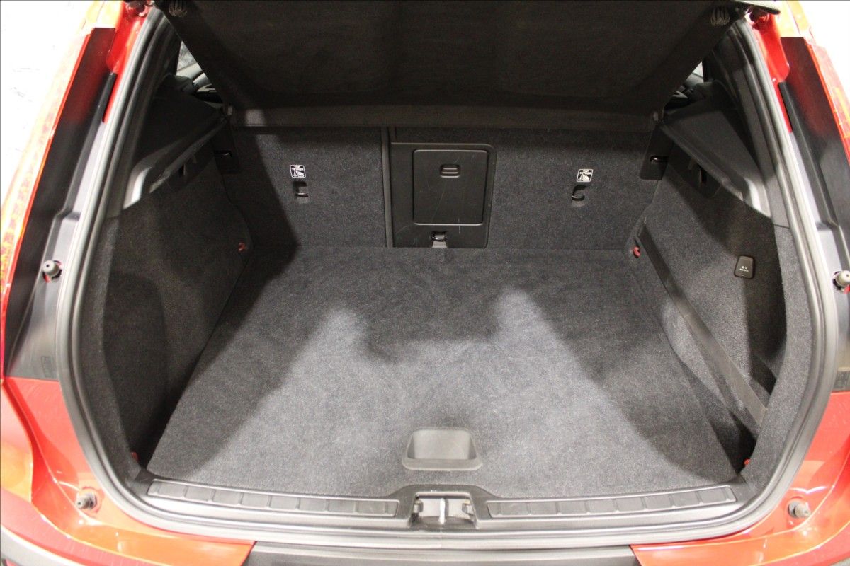 Volvo XC40, 2,0 T5 182KW AWD ZÁNOVNÍ - fotka 6