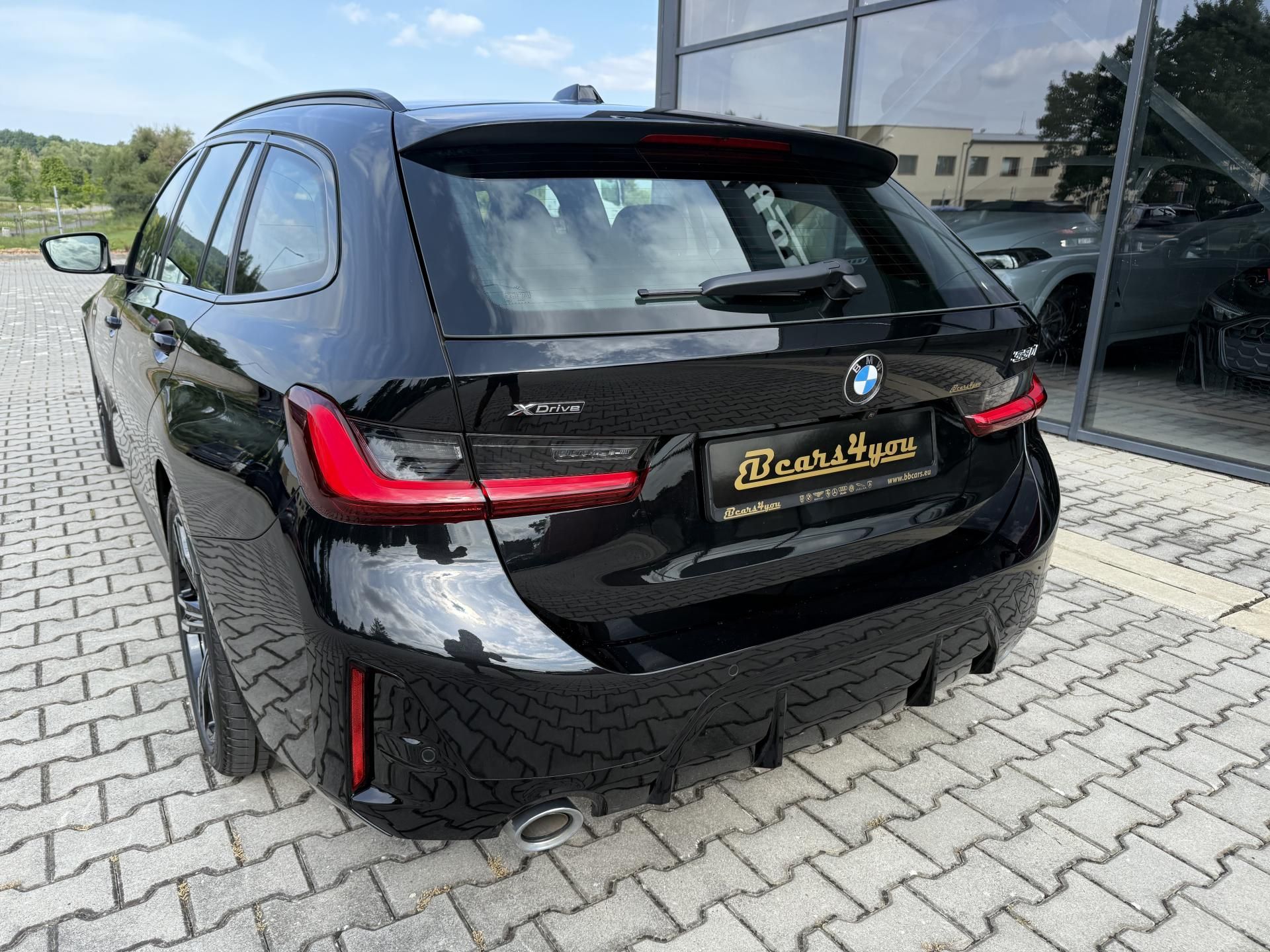 BMW Řada 3, 330i XDRIVE 180kW M-PAKET TOP! - fotka 6