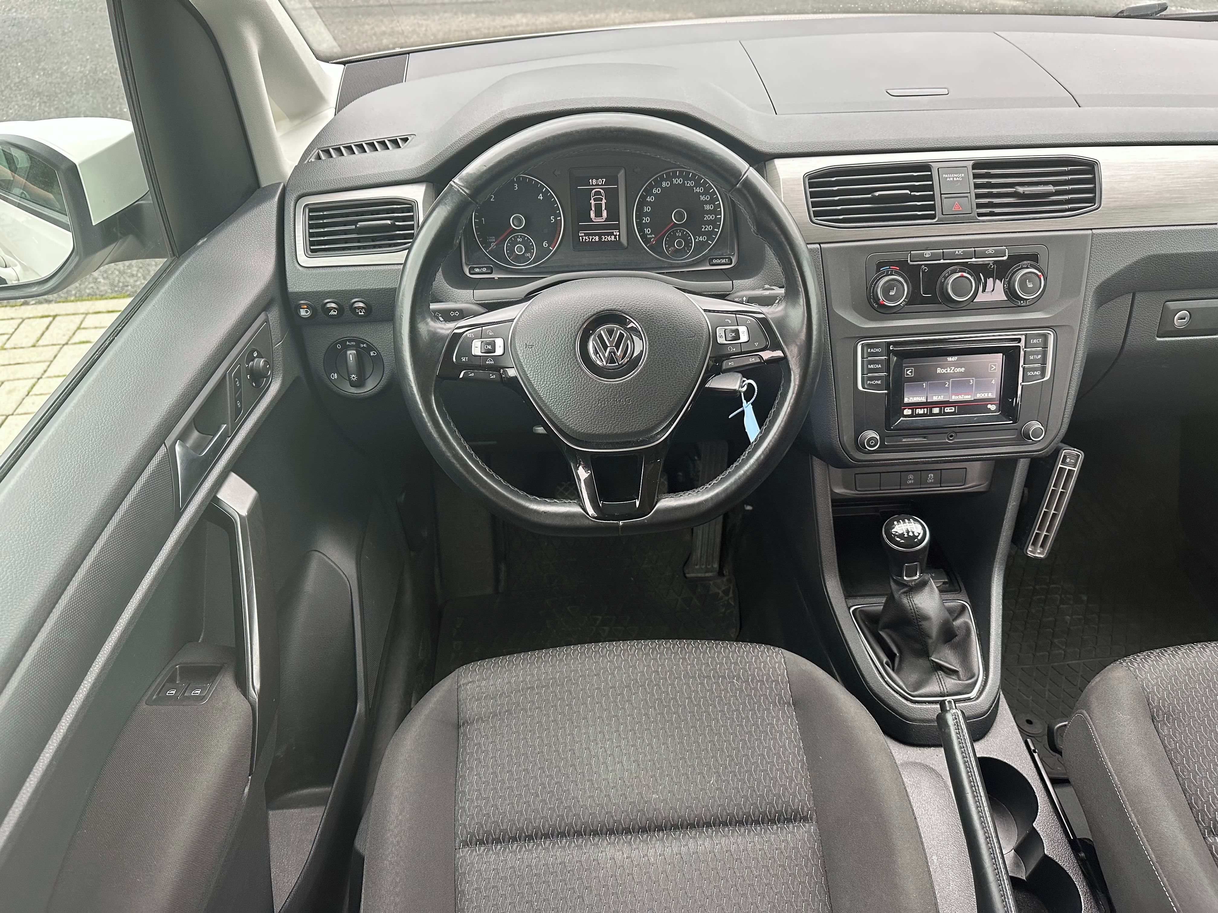 Škoda Karoq, 1,5 Tsi 110 kW Business kamera - fotka 6