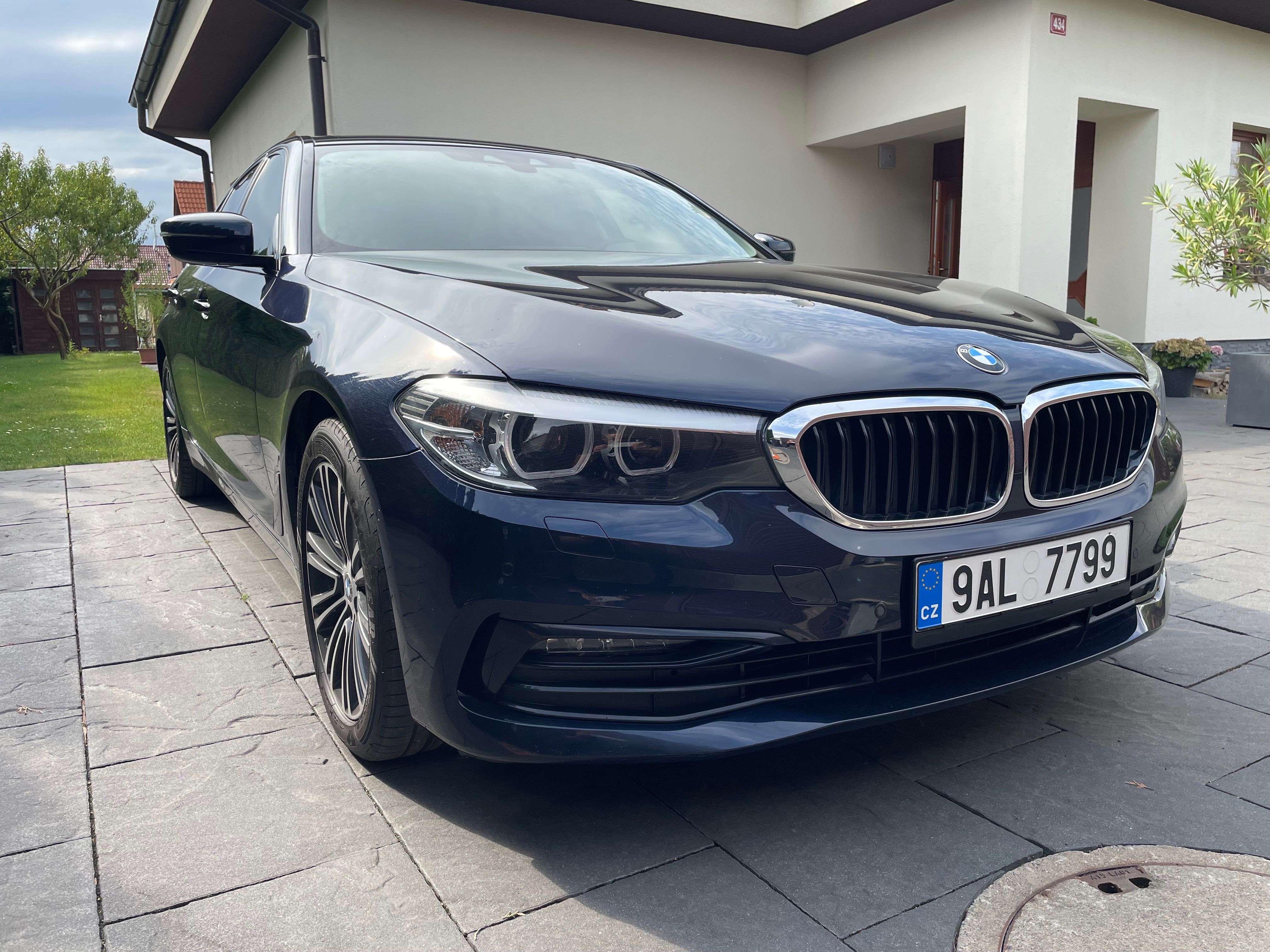 BMW Řada 5, 530D xDrive Sport Line - fotka 5