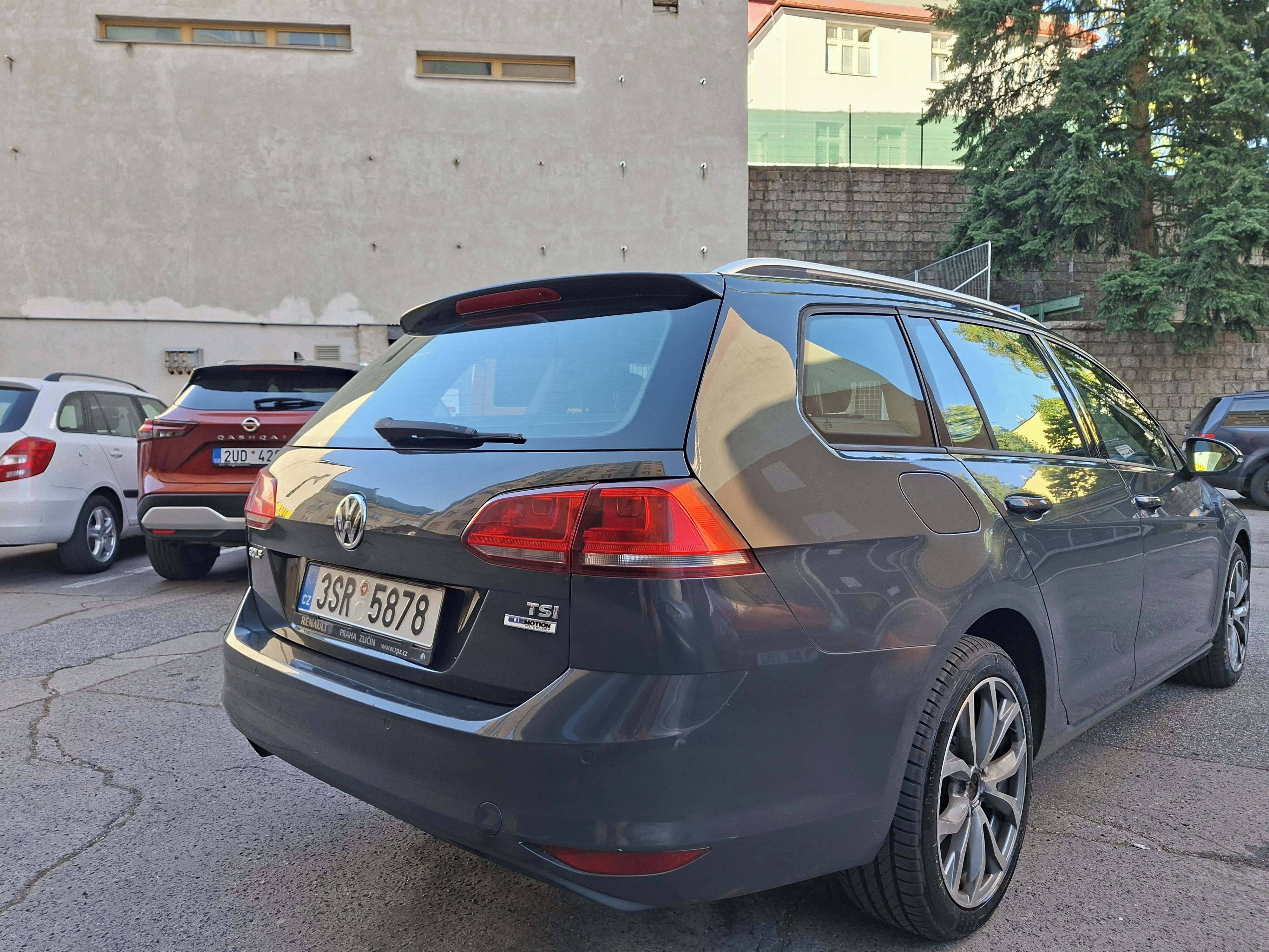 Volkswagen Golf, VW GOLF7 Variant 1.2TSI - fotka 4